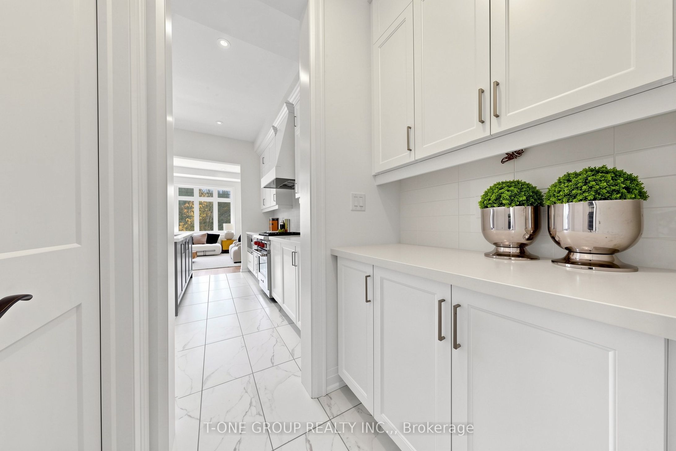 75 West Village Lane Property Photo 13