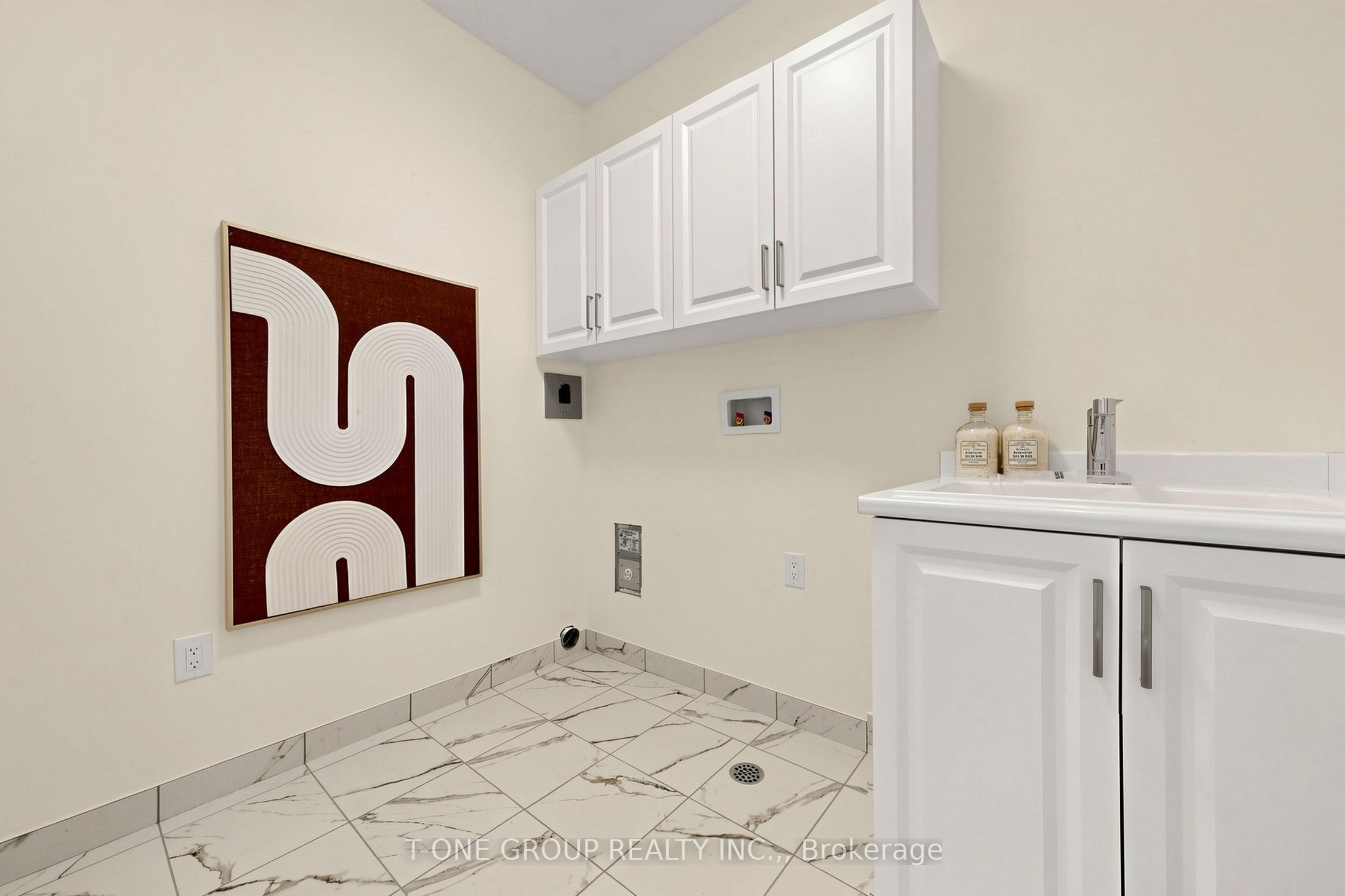 75 West Village Lane Property Photo 40