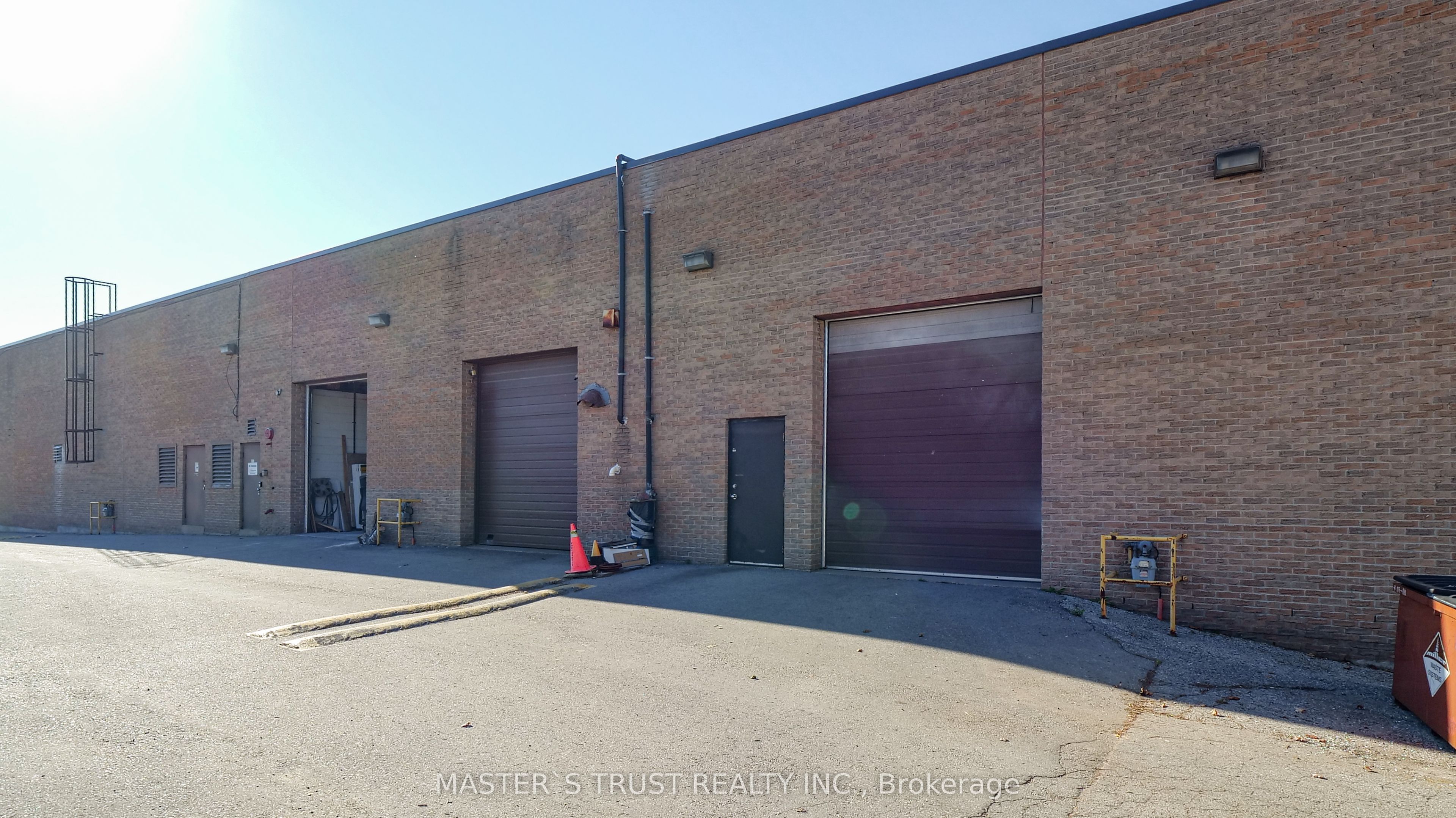 861 Denison Street Property Photo 14