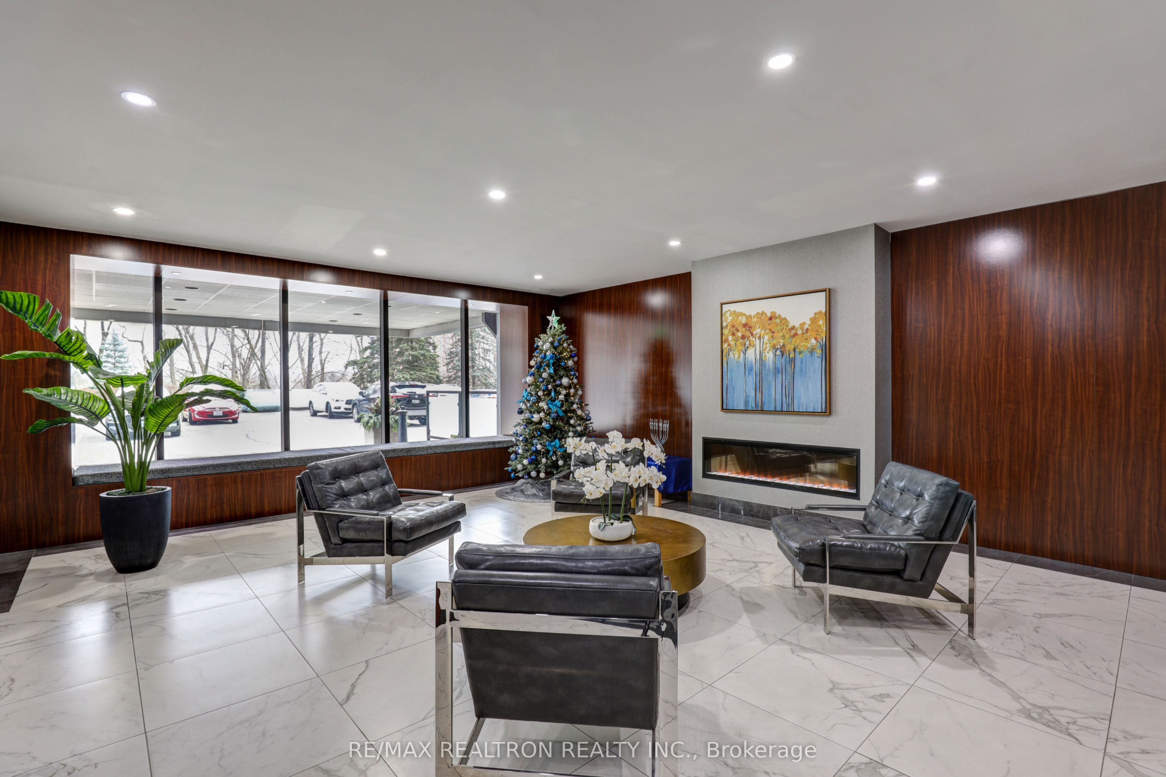 60 Inverlochy Boulevard 709 Property Photo 1