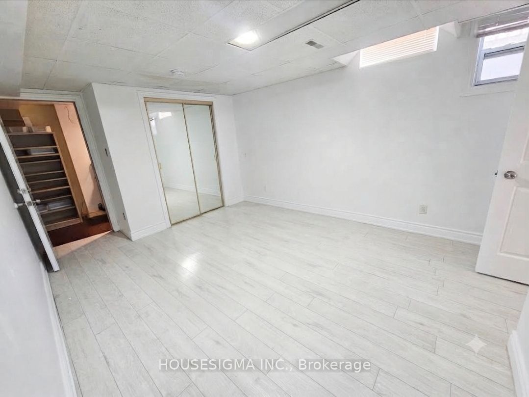 65 Randall Avenue Property Photo 8