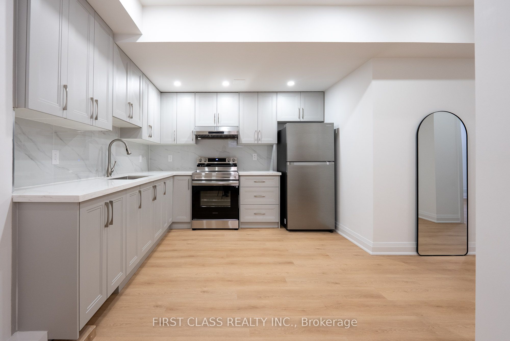 544 White's Hill Avenue Basement Property Photo 1