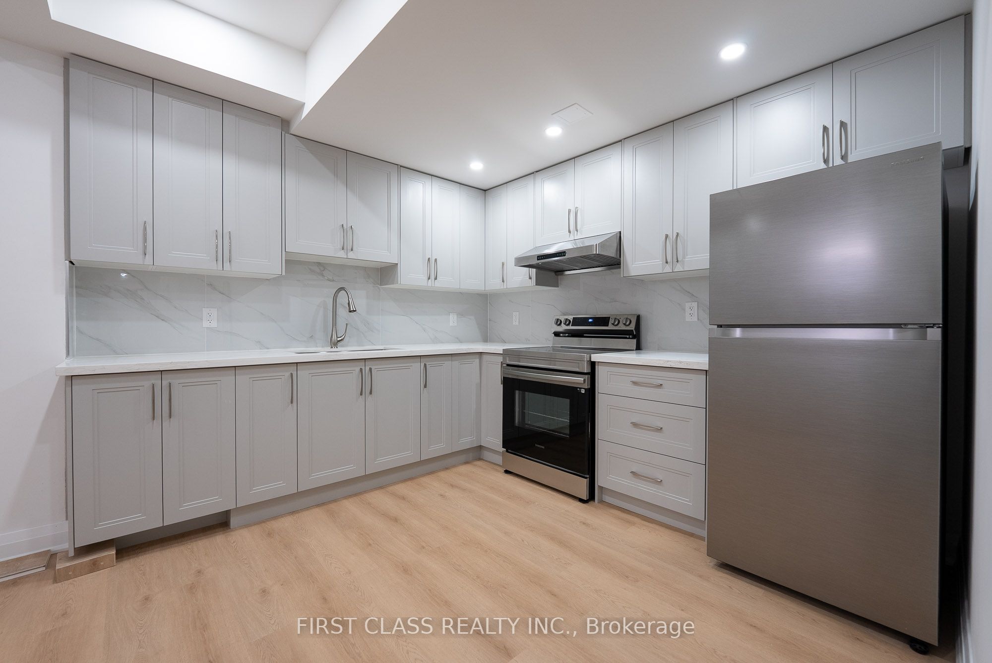 544 White's Hill Avenue Basement Property Photo 2
