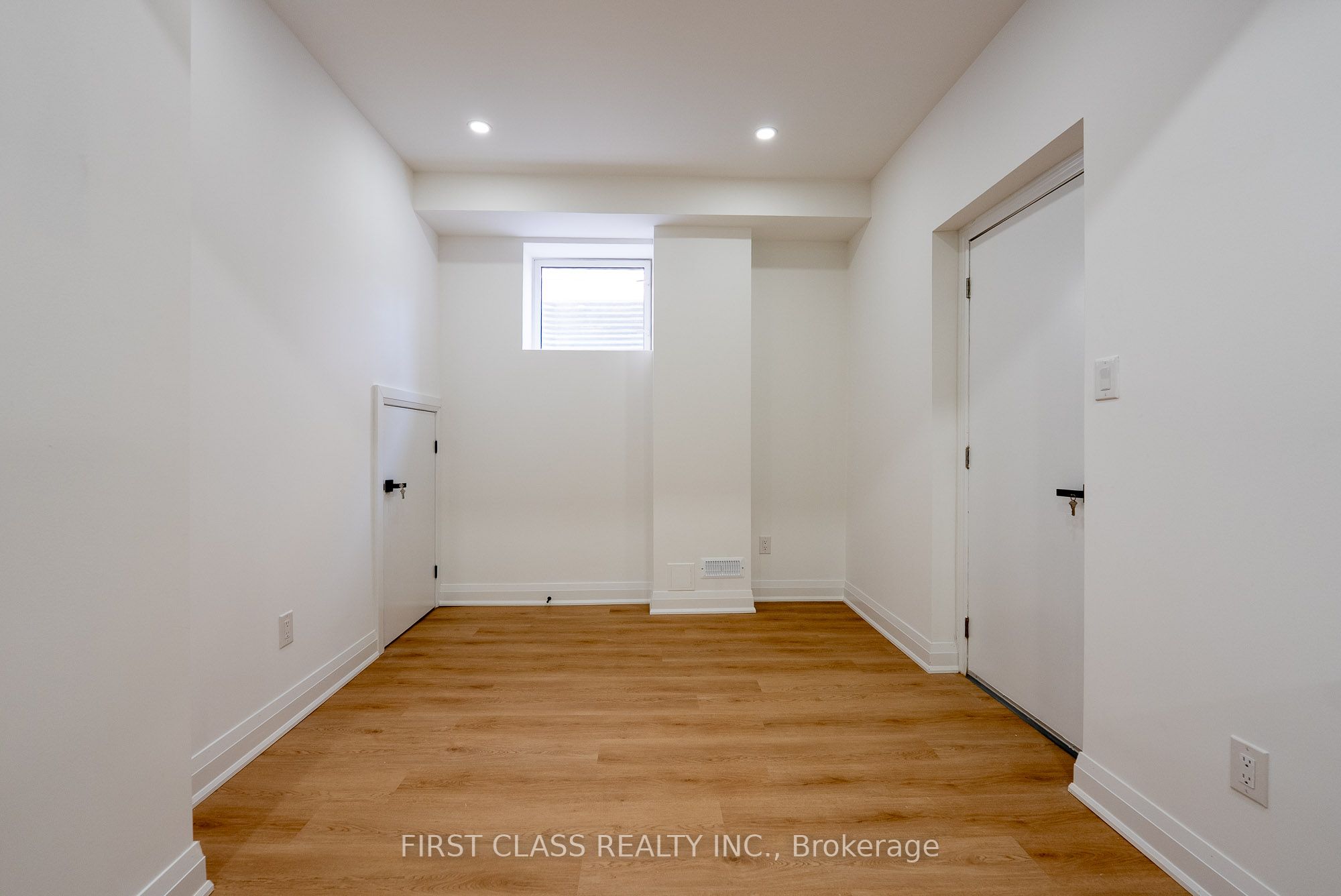 544 White's Hill Avenue Basement Property Photo 4
