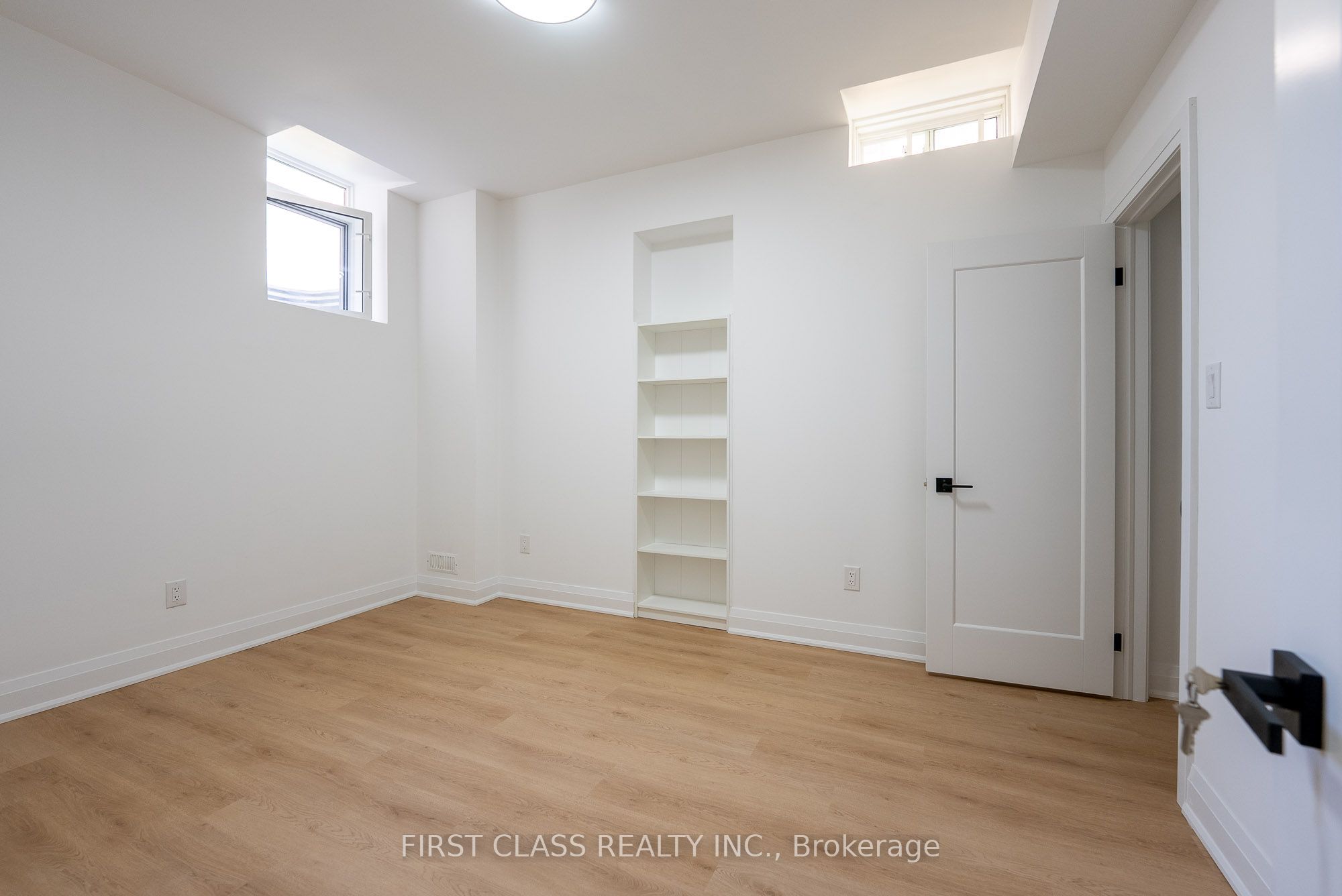 544 White's Hill Avenue Basement Property Photo 6