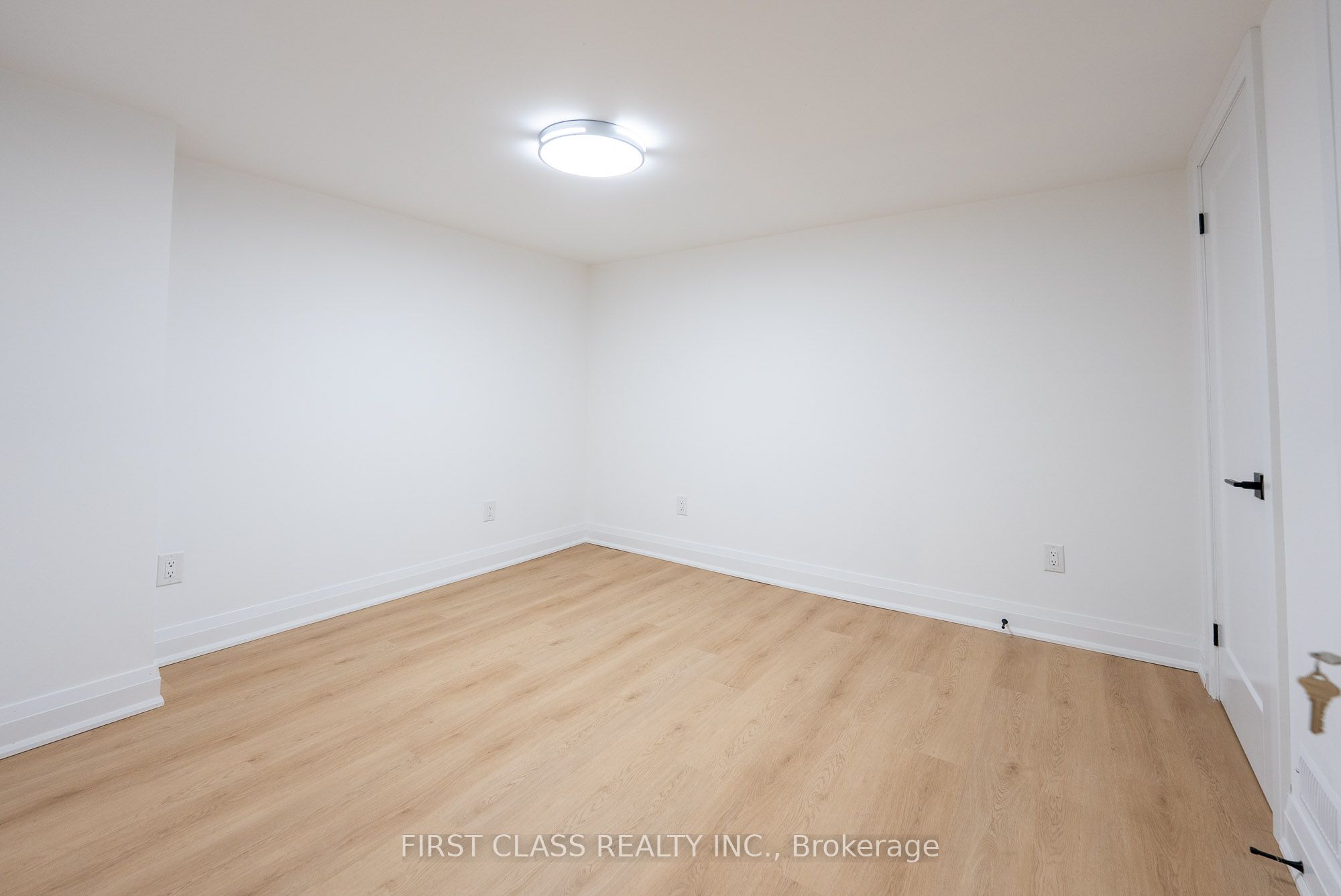 544 White's Hill Avenue Basement Property Photo 8