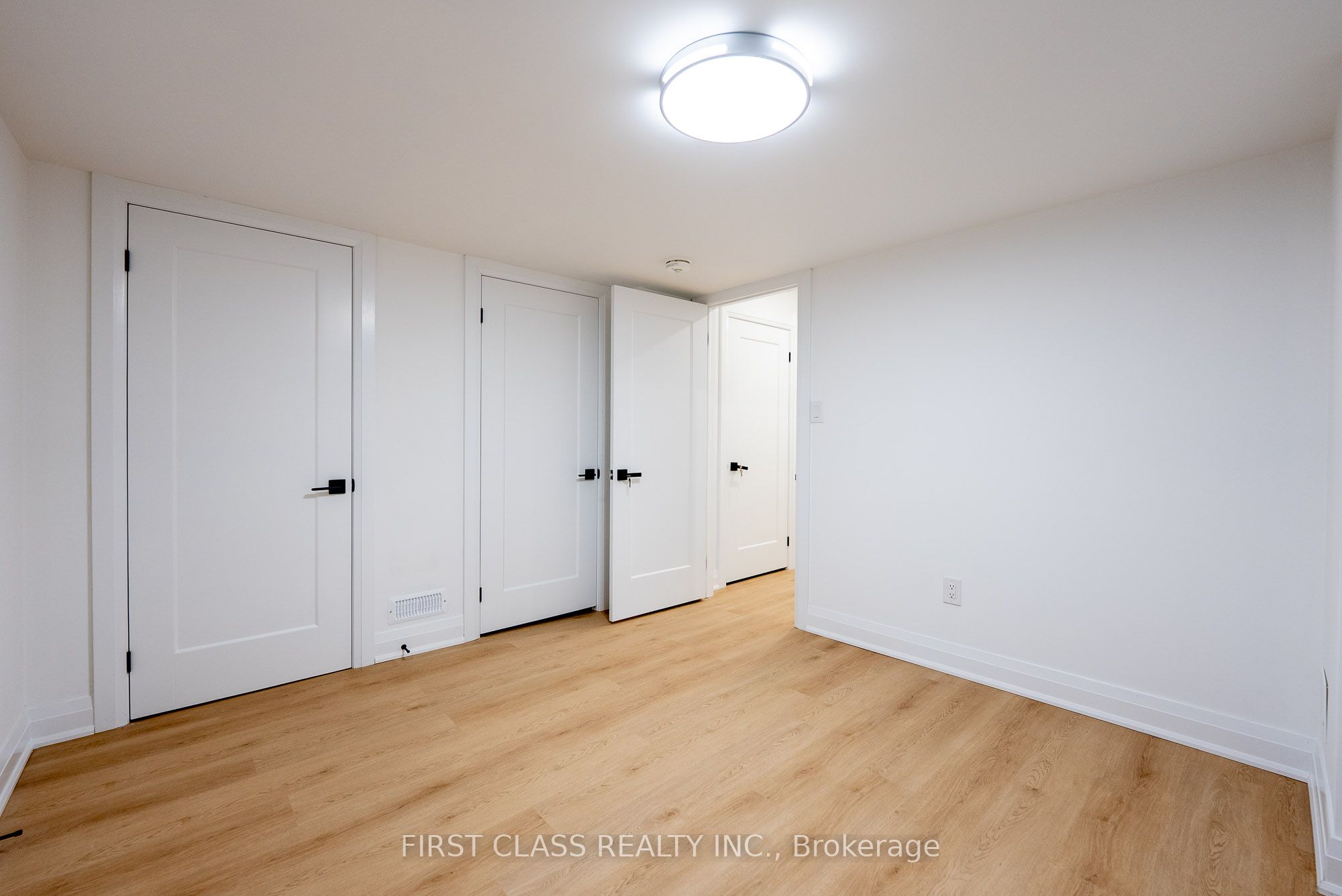 544 White's Hill Avenue Basement Property Photo 9