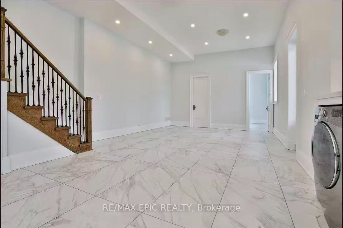 36 Sussex Avenue Property Photo 3