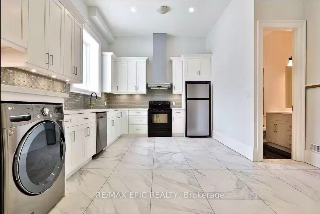 36 Sussex Avenue Property Photo 4