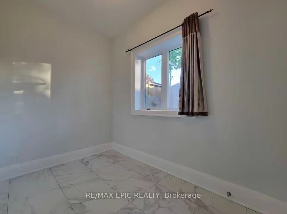 36 Sussex Avenue Property Photo 6