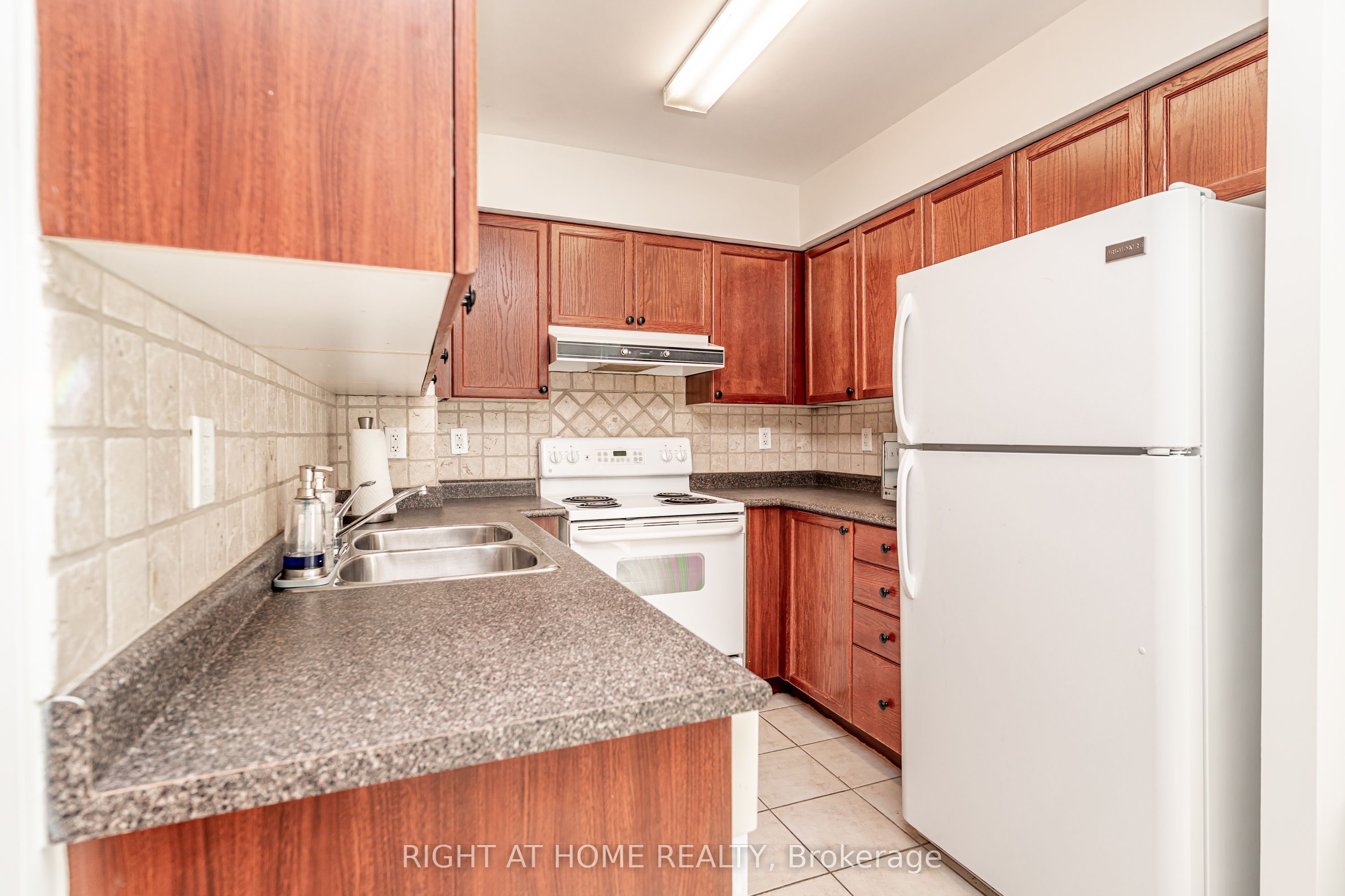 23 Oneida Crescent 1010 Property Photo 17