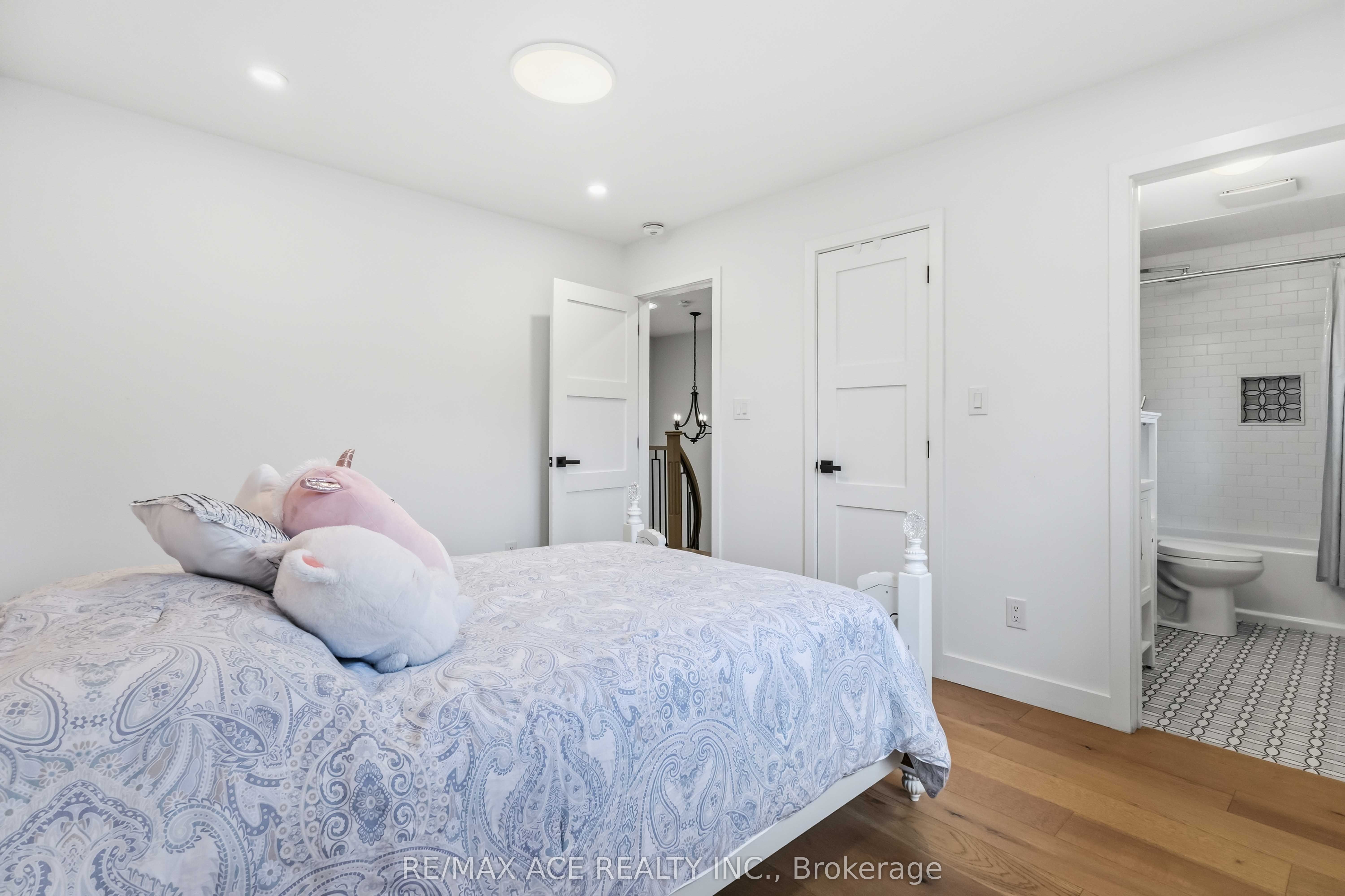 19 Barker Court Property Photo 36