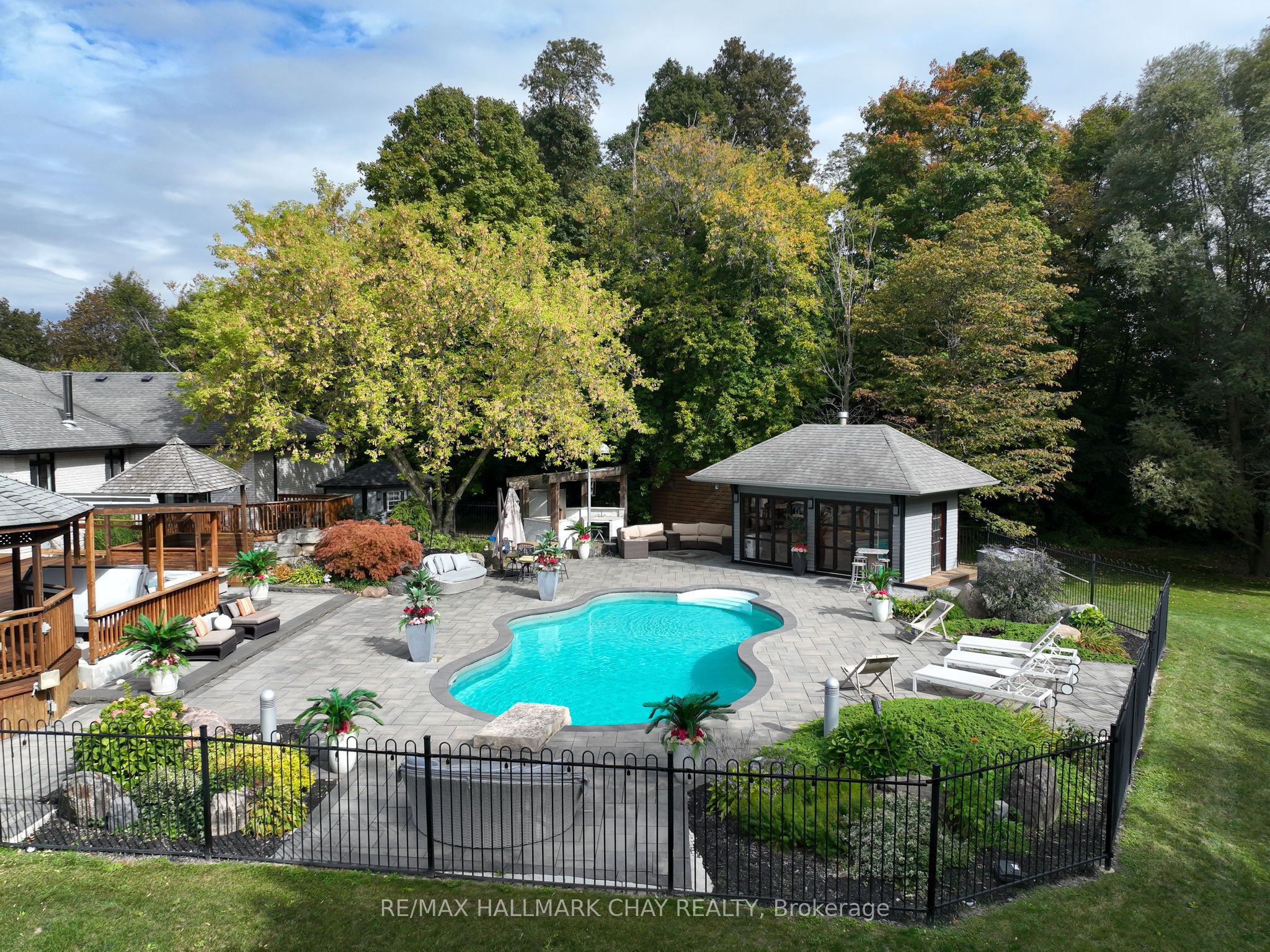 6513 King Road Property Photo 2