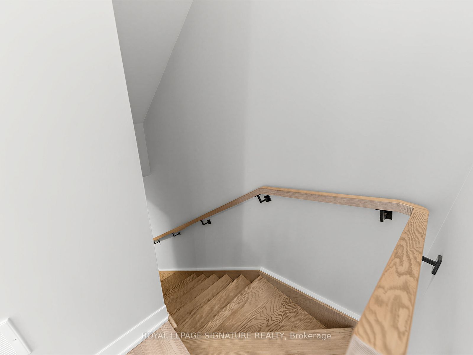 14 David Eyer Road 1014 Property Photo 24