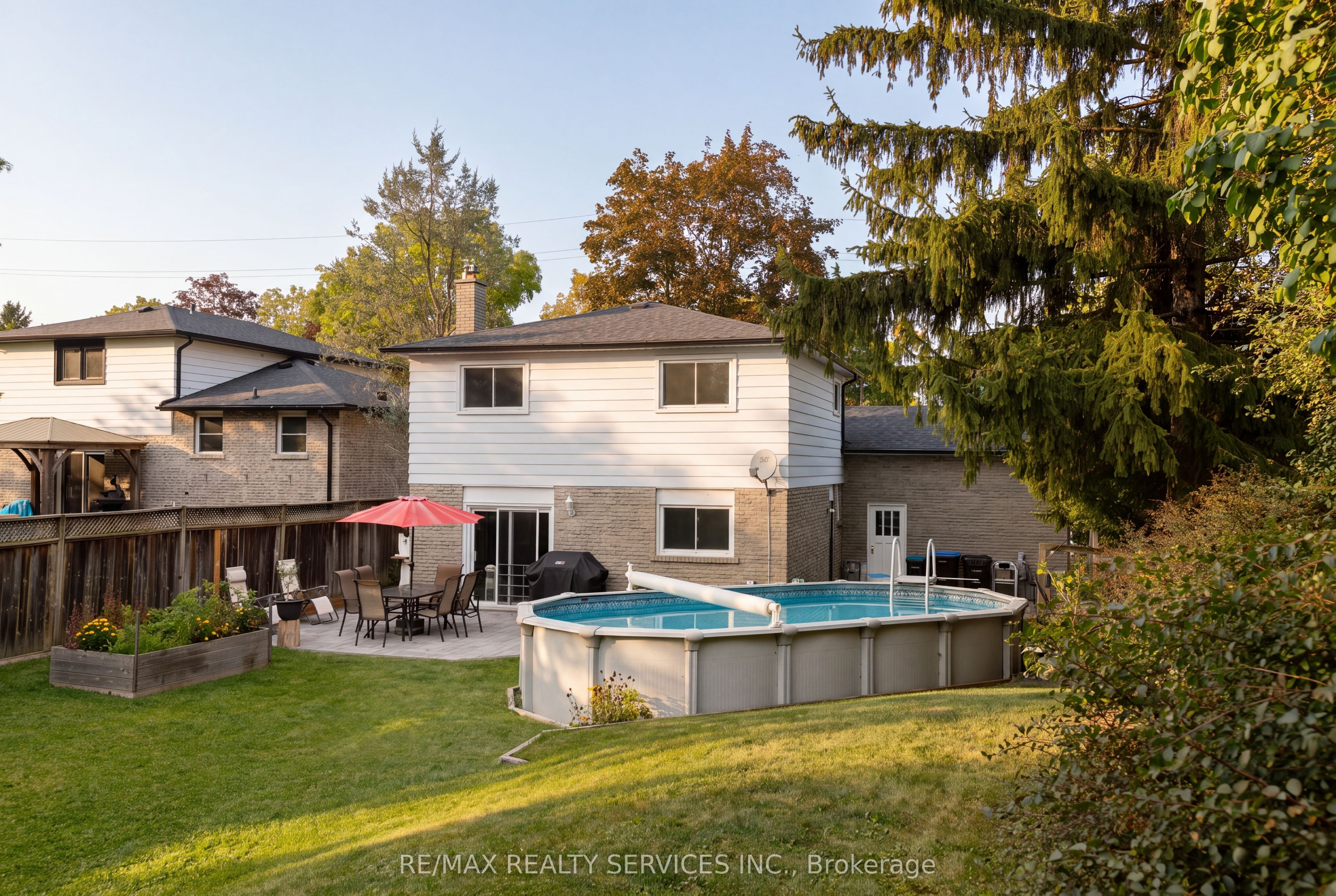 37 Maple Avenue W Property Photo 4