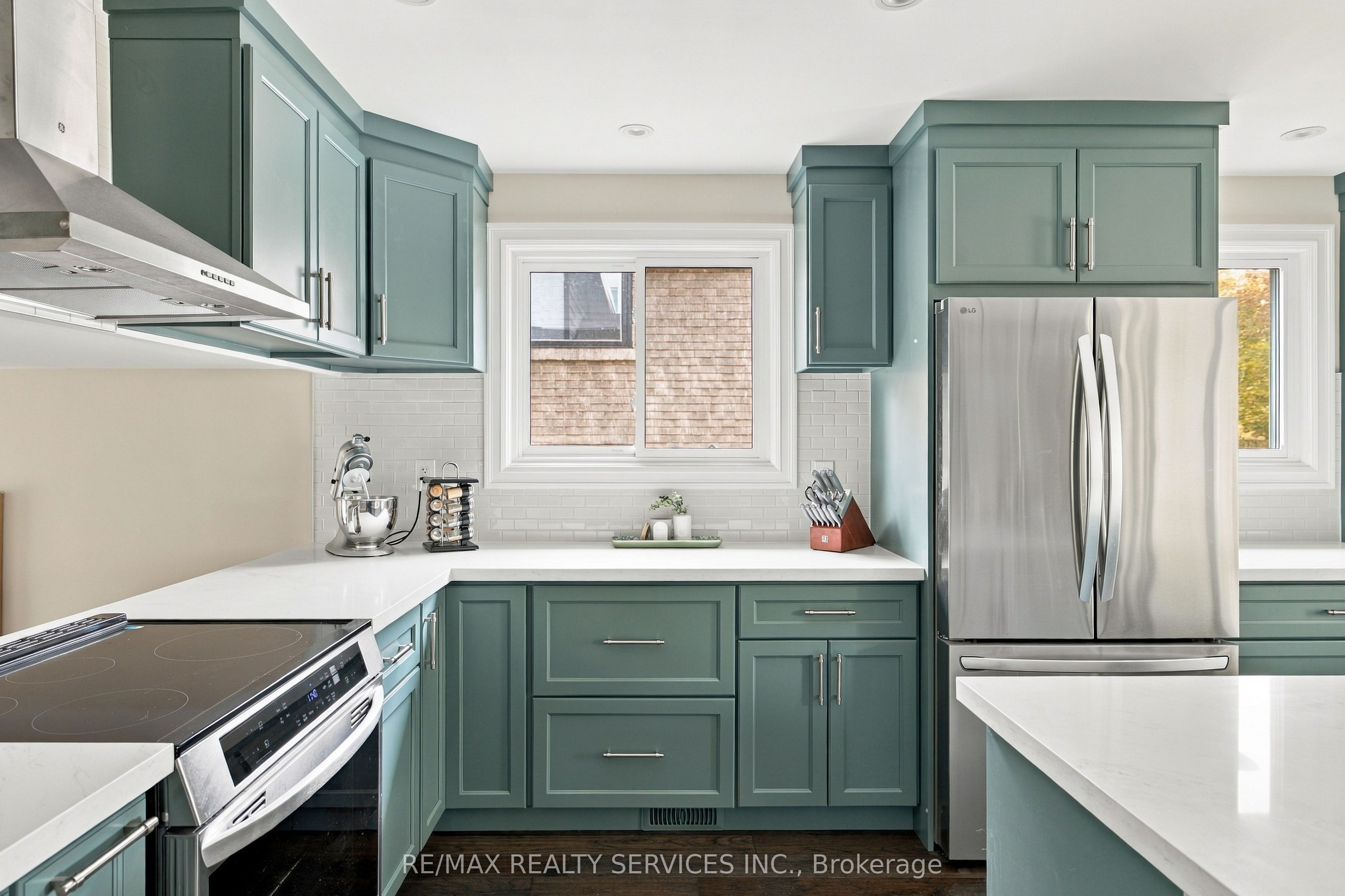 37 Maple Avenue W Property Photo 8