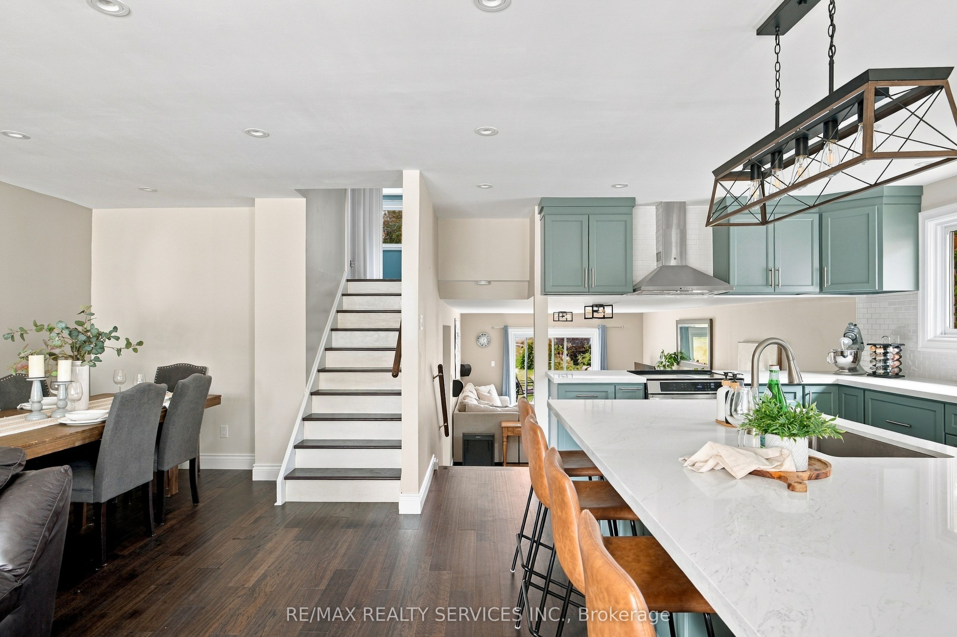 37 Maple Avenue W Property Photo 9
