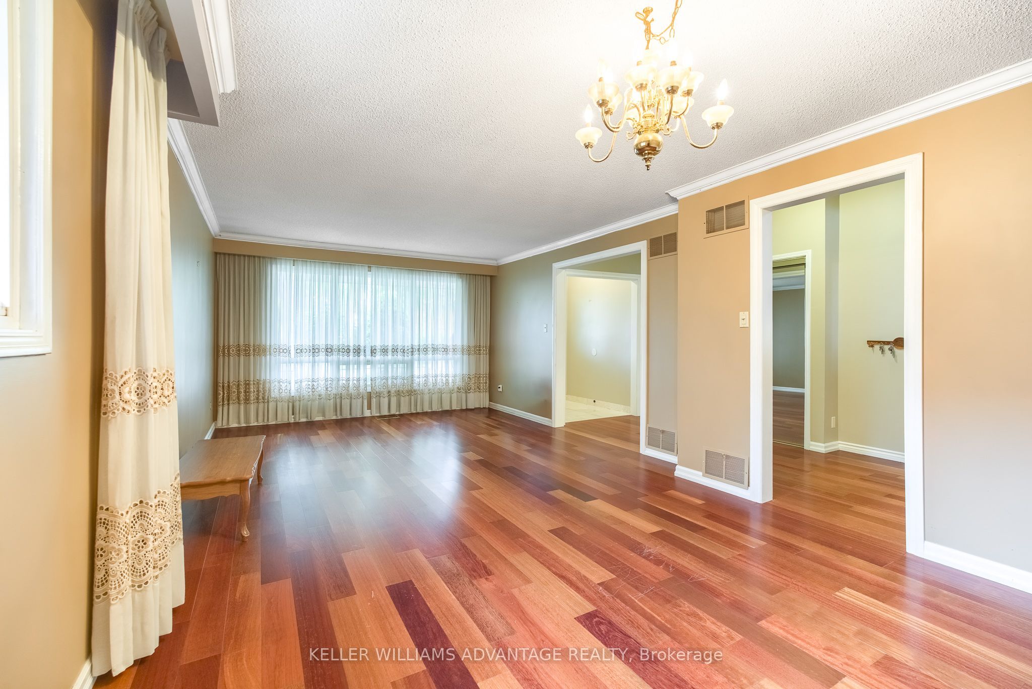 68 Fullerton Crescent Property Photo 3