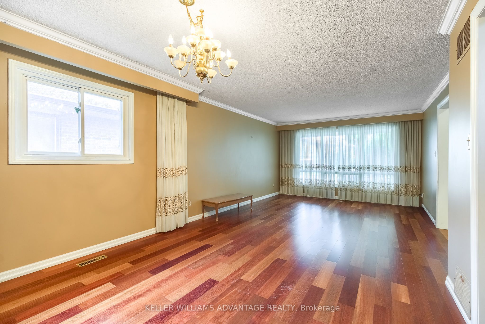 68 Fullerton Crescent Property Photo 4