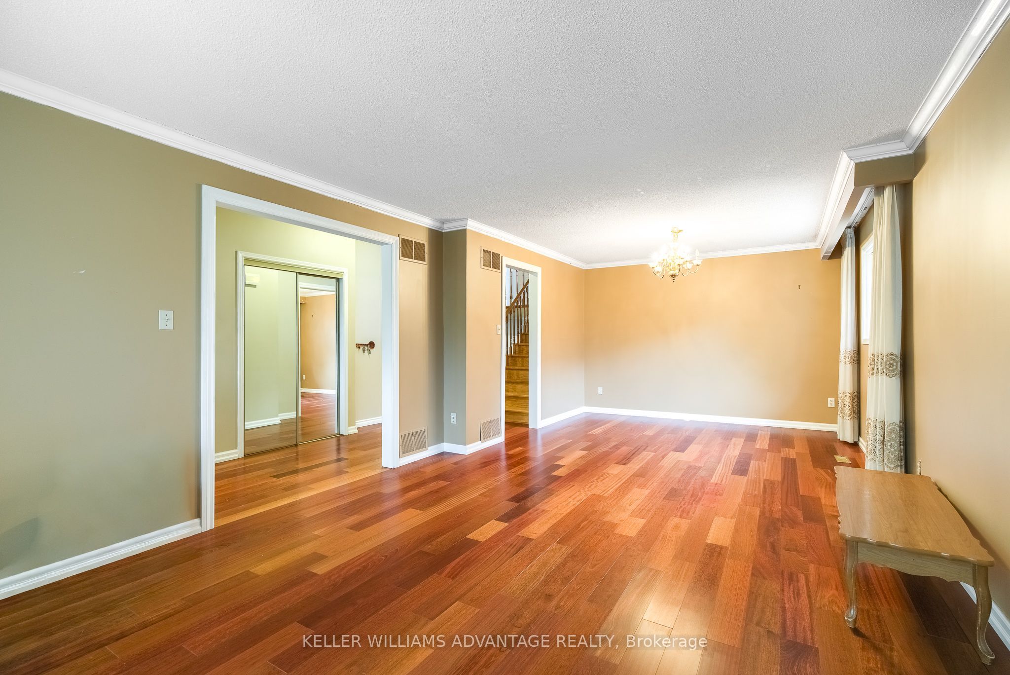 68 Fullerton Crescent Property Photo 5