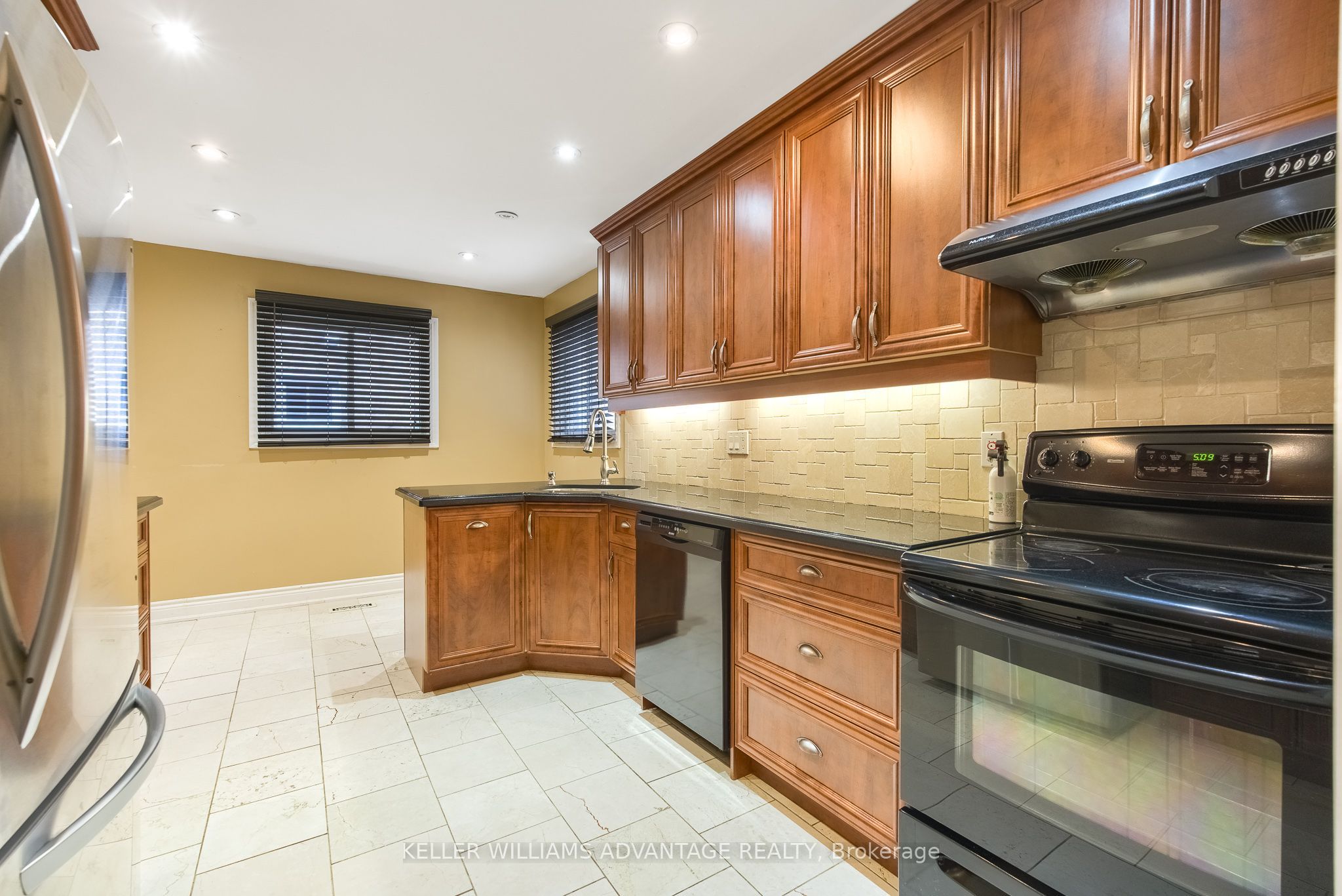 68 Fullerton Crescent Property Photo 7