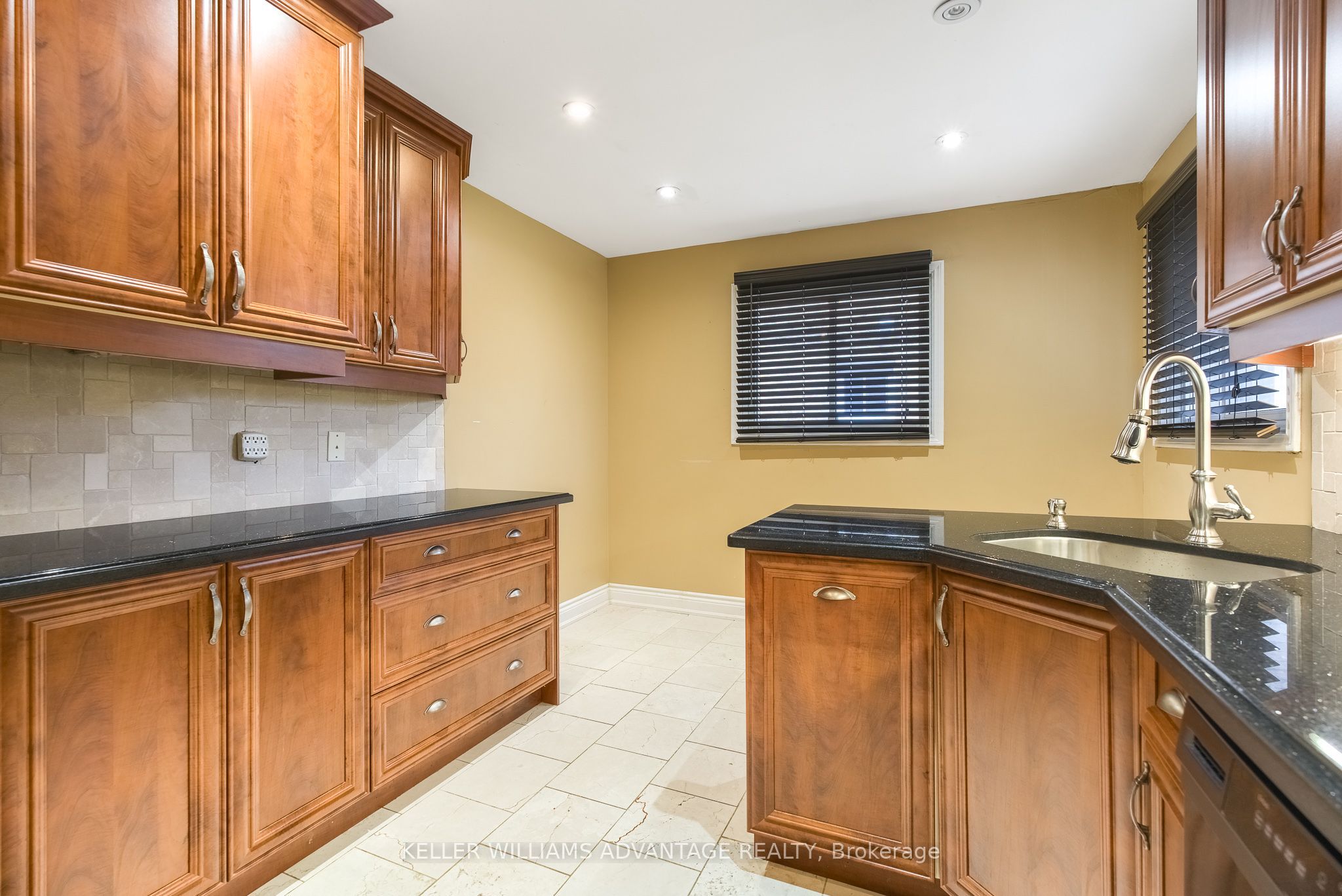 68 Fullerton Crescent Property Photo 8