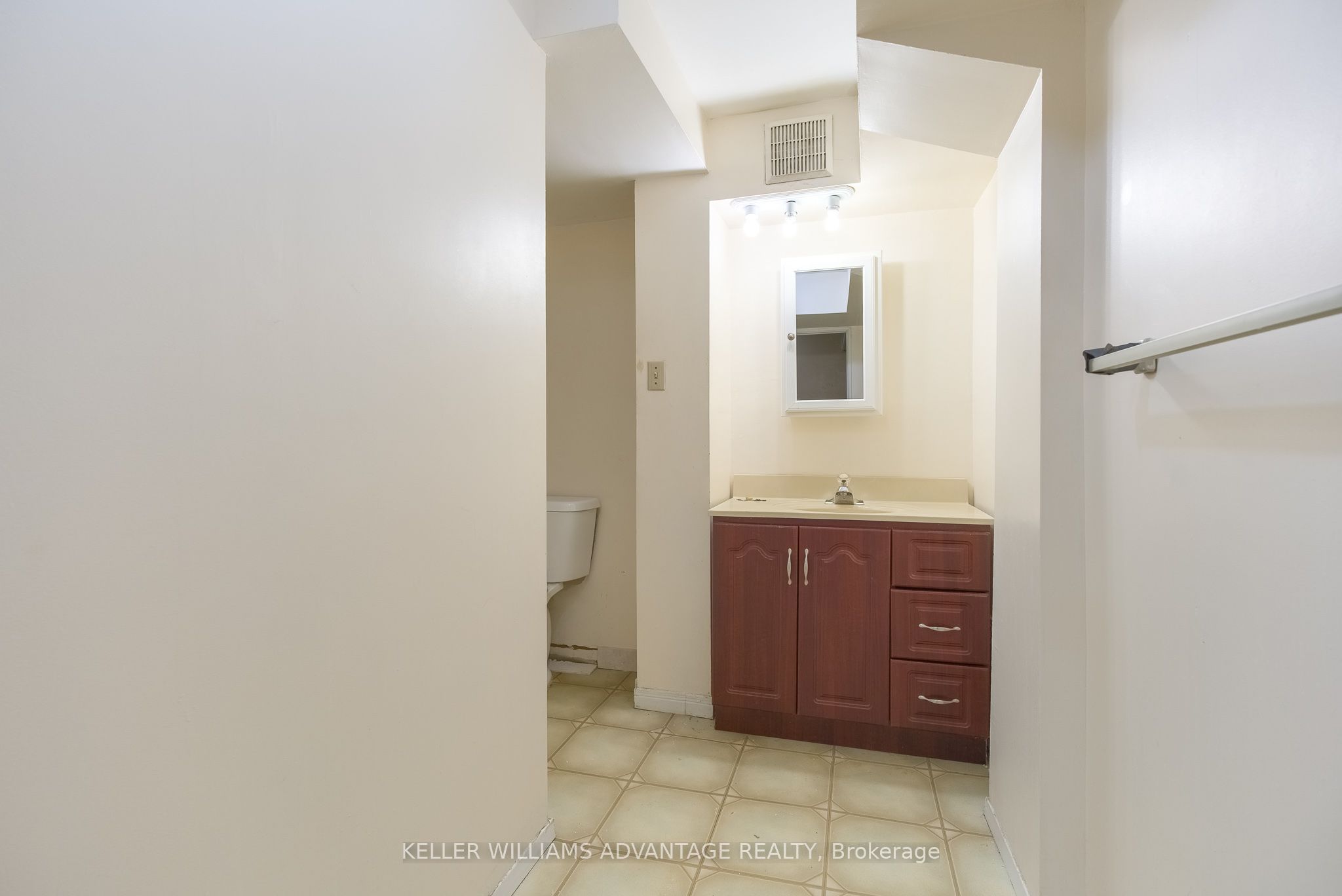 68 Fullerton Crescent Property Photo 32