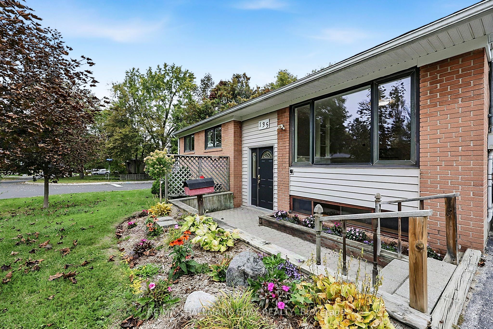 135 Peter Street Property Photo 6