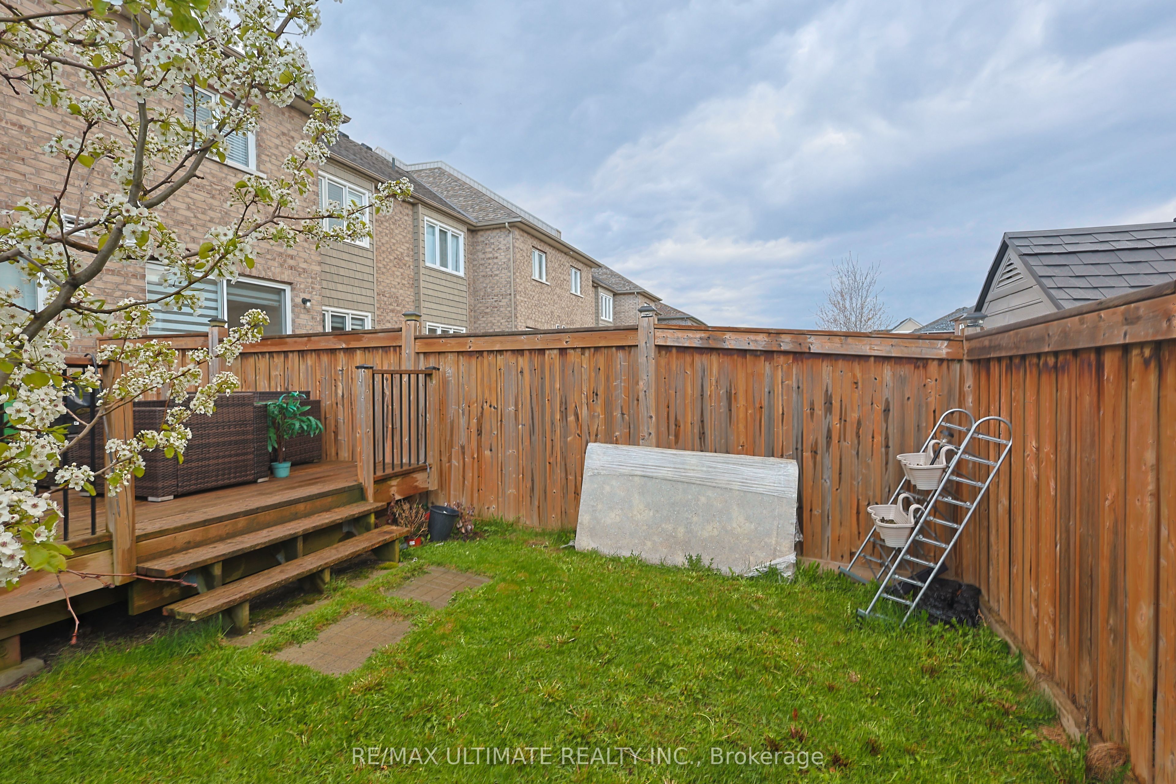 42 Walker Boulevard Upper Property Photo 30