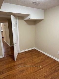 9 Coldstream Crescent Lower Property Photo 11