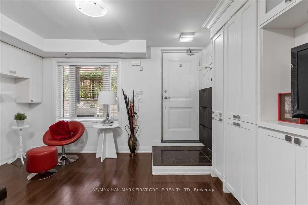320 John Street 102 Property Photo 6