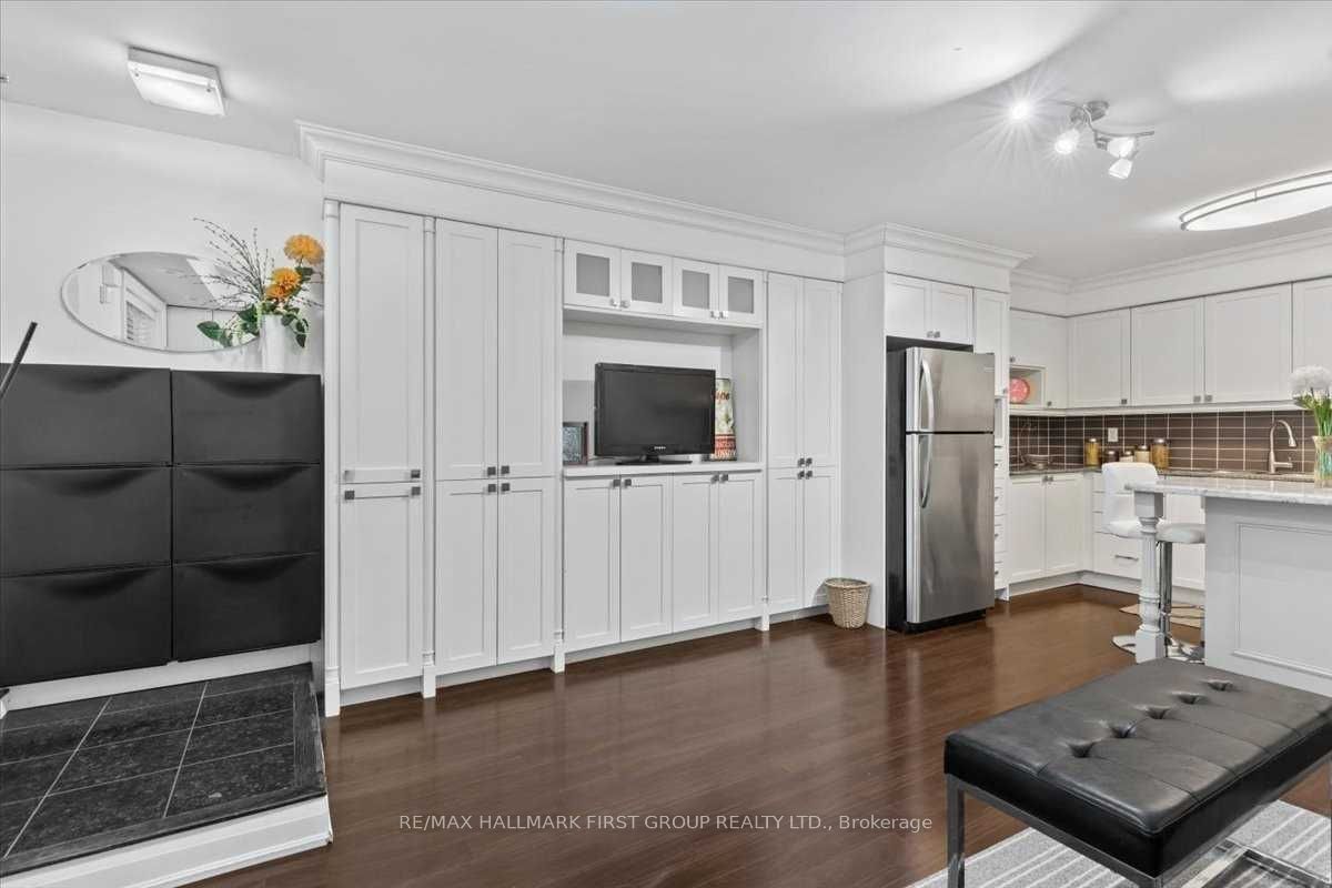 320 John Street 102 Property Photo 11