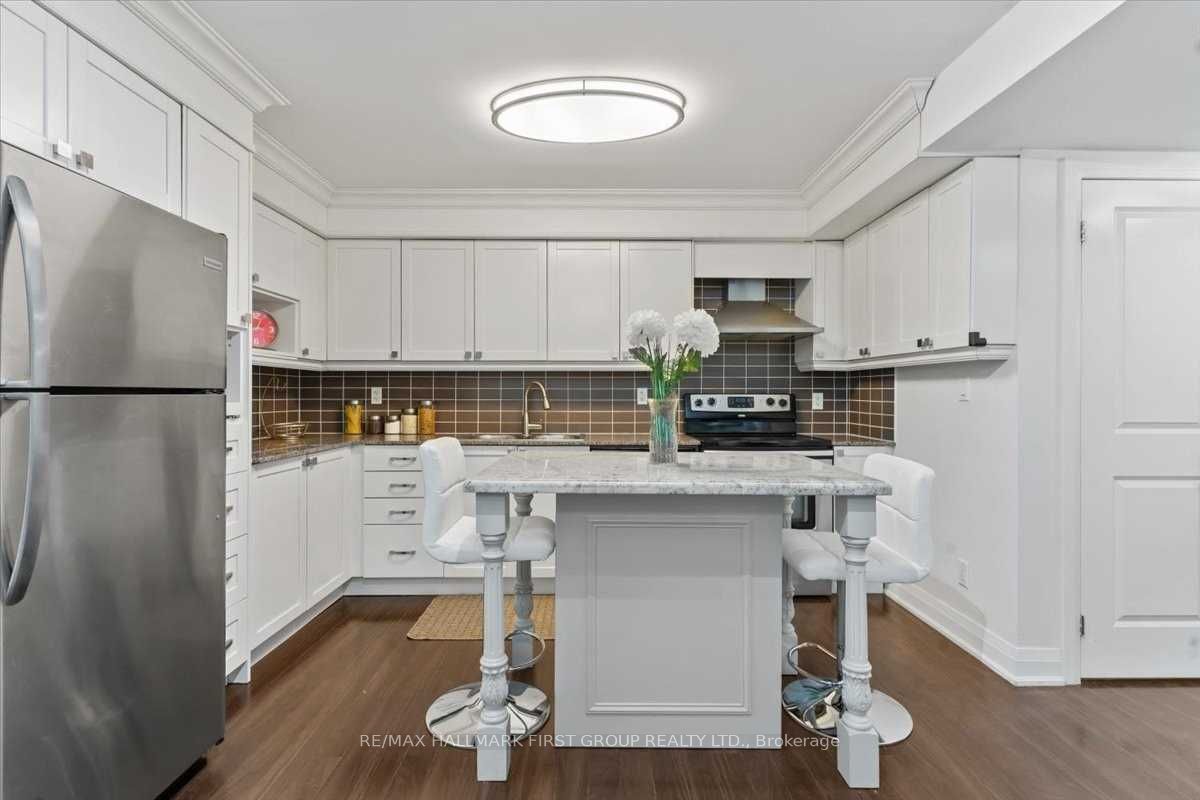 320 John Street 102 Property Photo 13