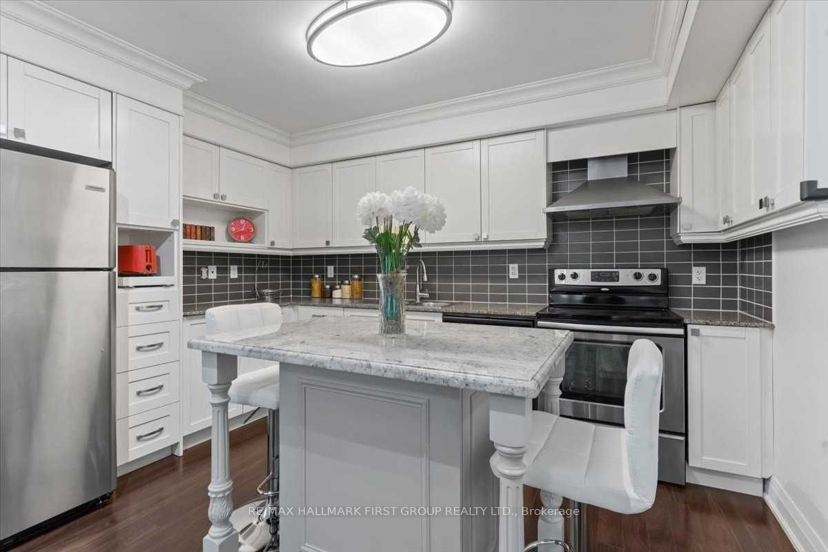 320 John Street 102 Property Photo 14