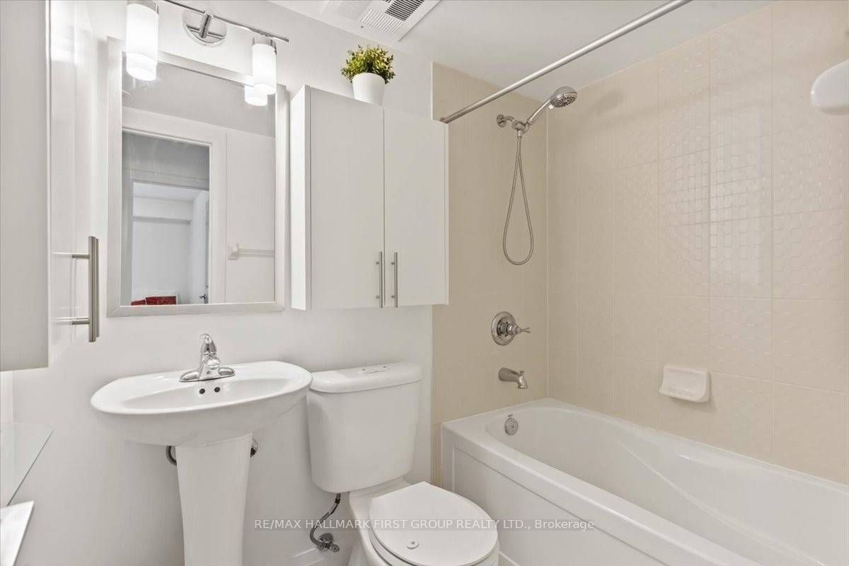 320 John Street 102 Property Photo 18