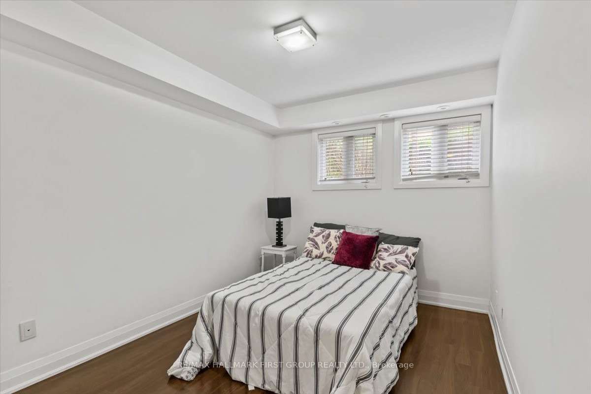 320 John Street 102 Property Photo 22