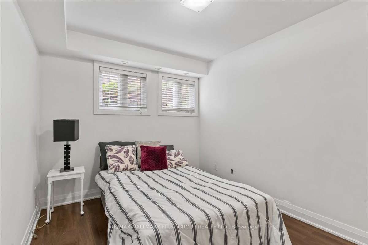 320 John Street 102 Property Photo 23