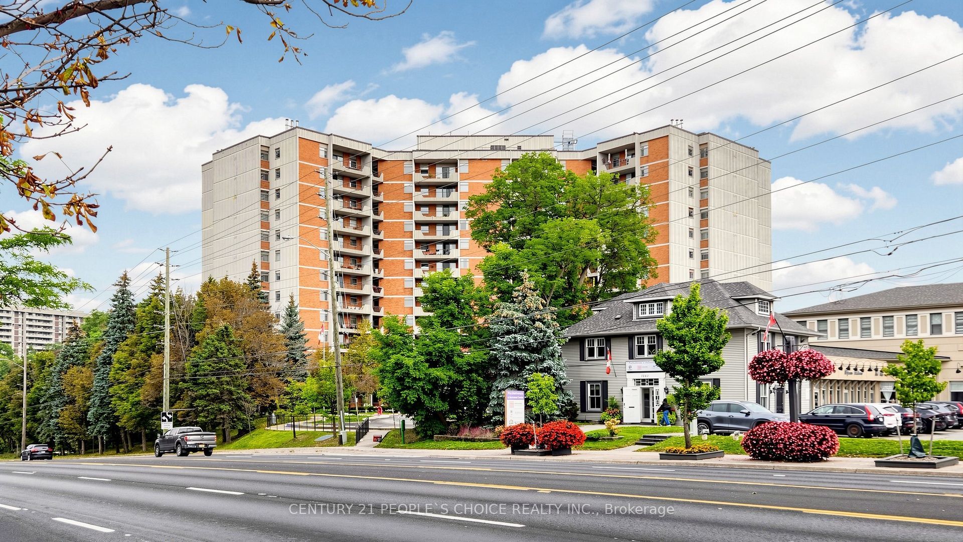 7811 Yonge Street 310 Property Photo 2
