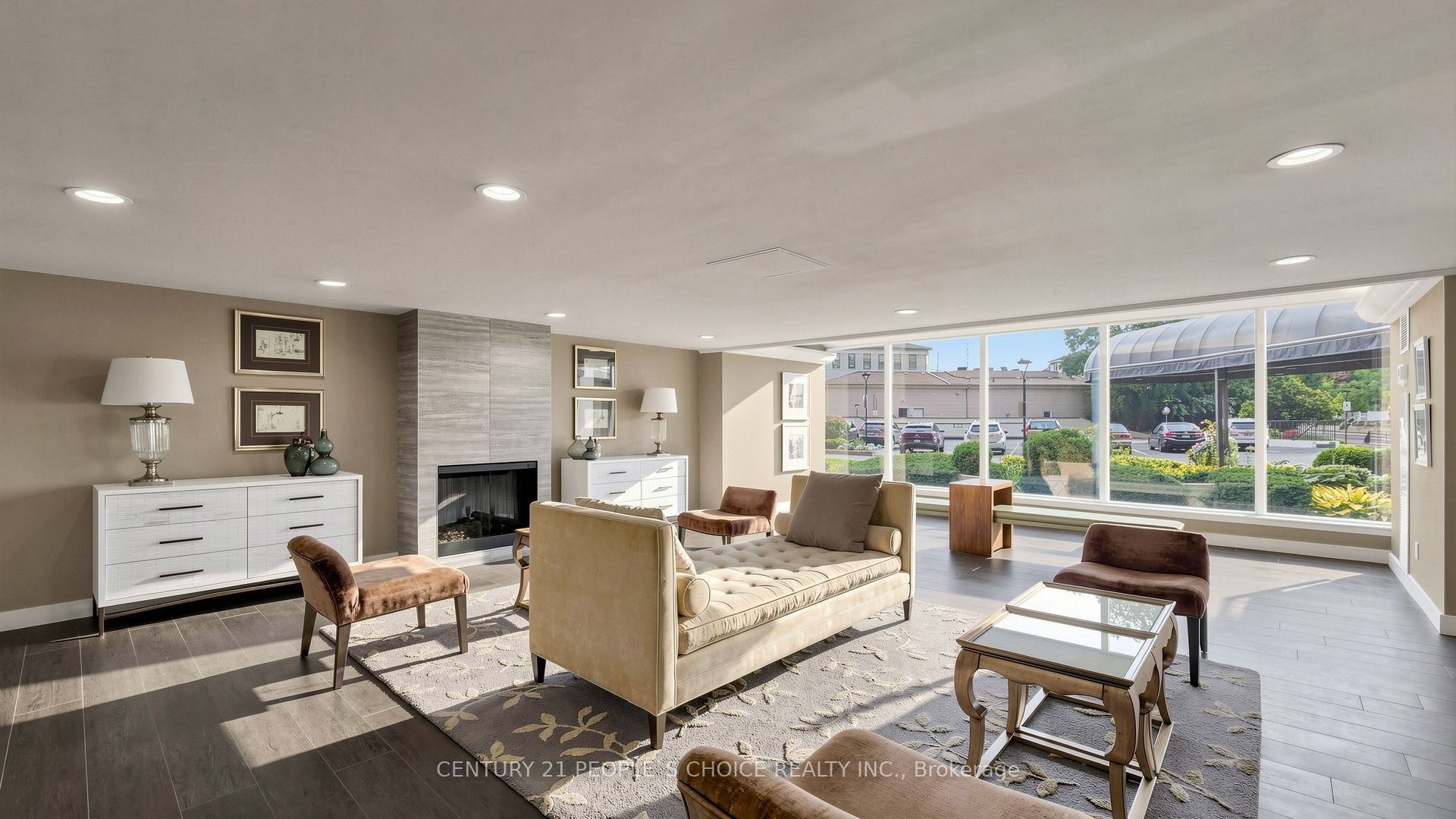 7811 Yonge Street 310 Property Photo 5
