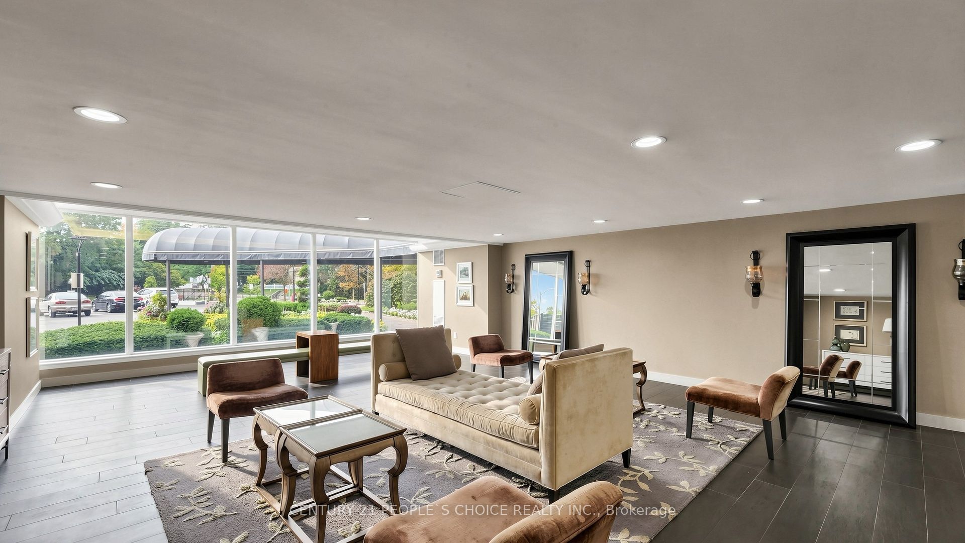 7811 Yonge Street 310 Property Photo 8