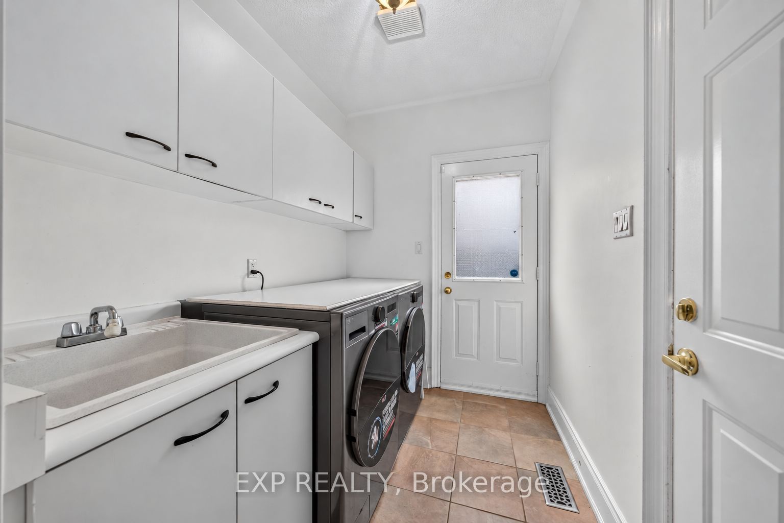 785 Quantra Crescent Property Photo 29