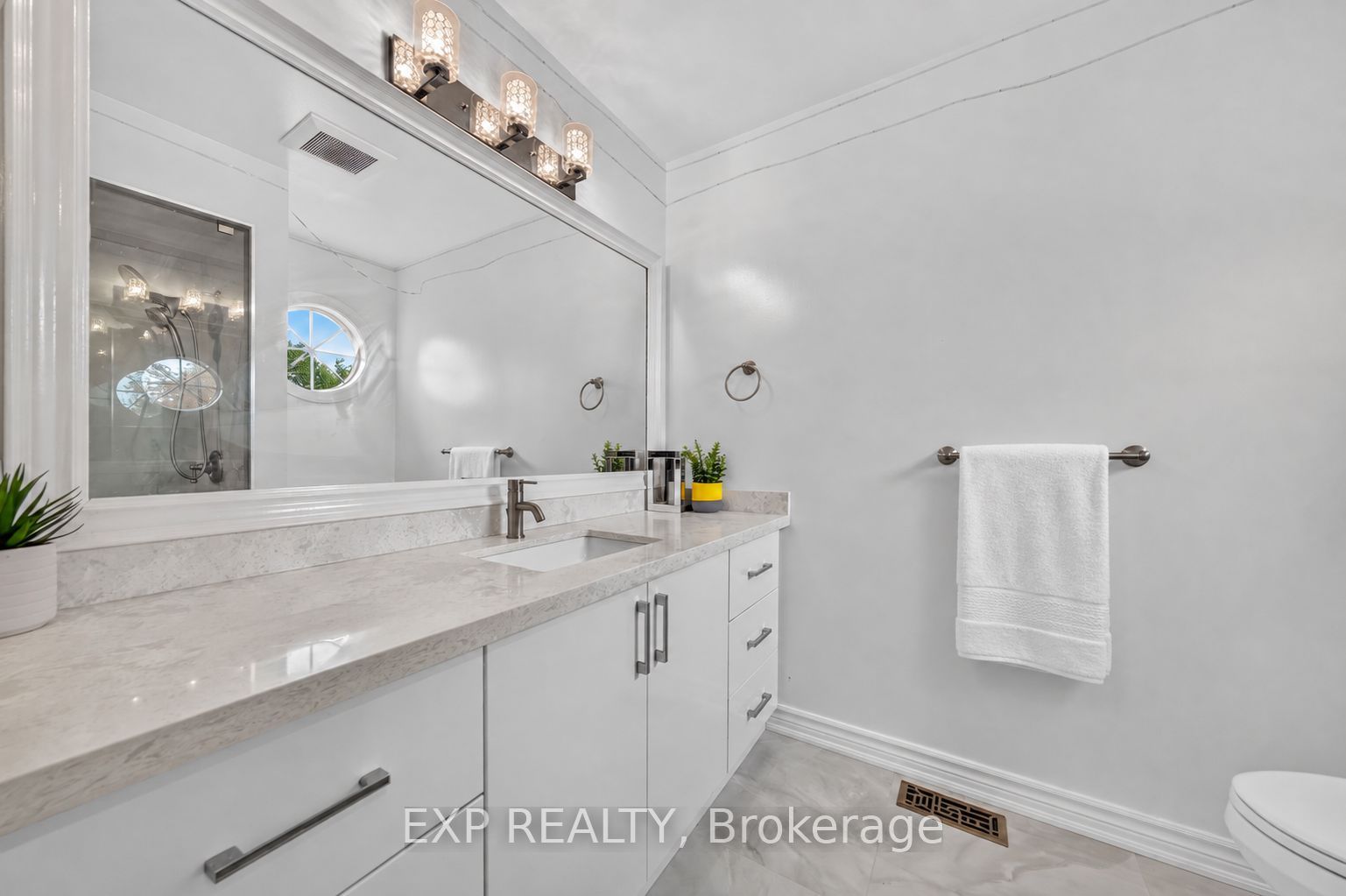 785 Quantra Crescent Property Photo 40