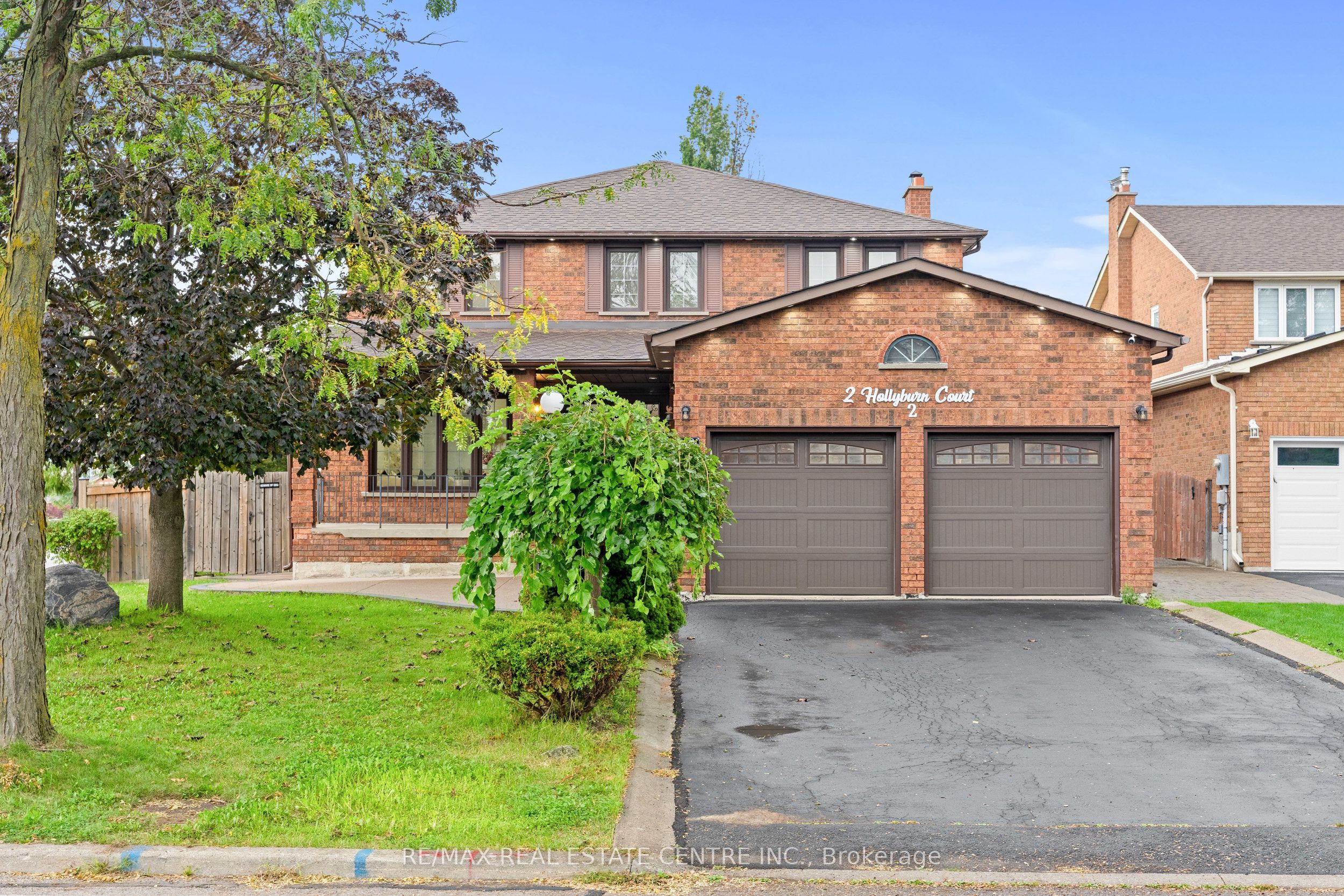 2 Hollyburn Court Property Photo 2