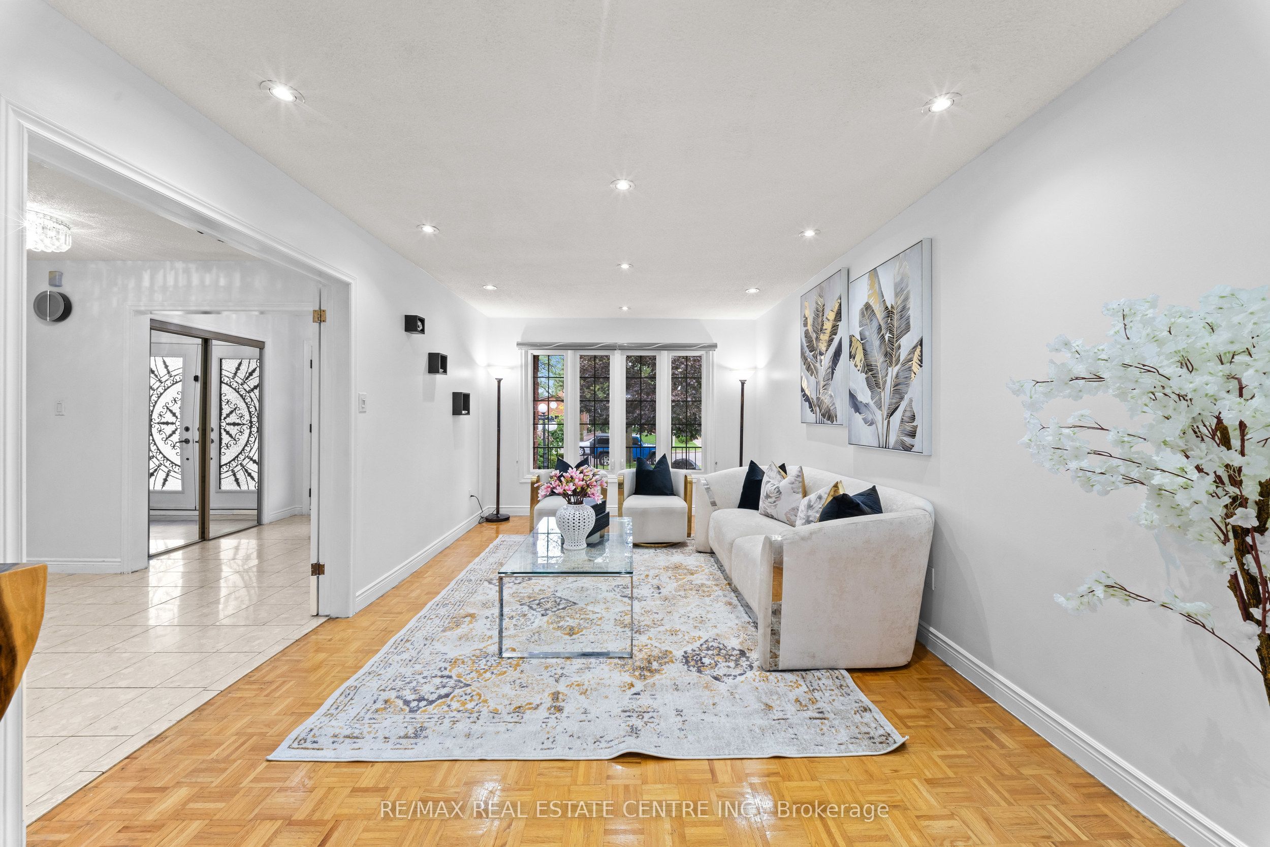 2 Hollyburn Court Property Photo 8