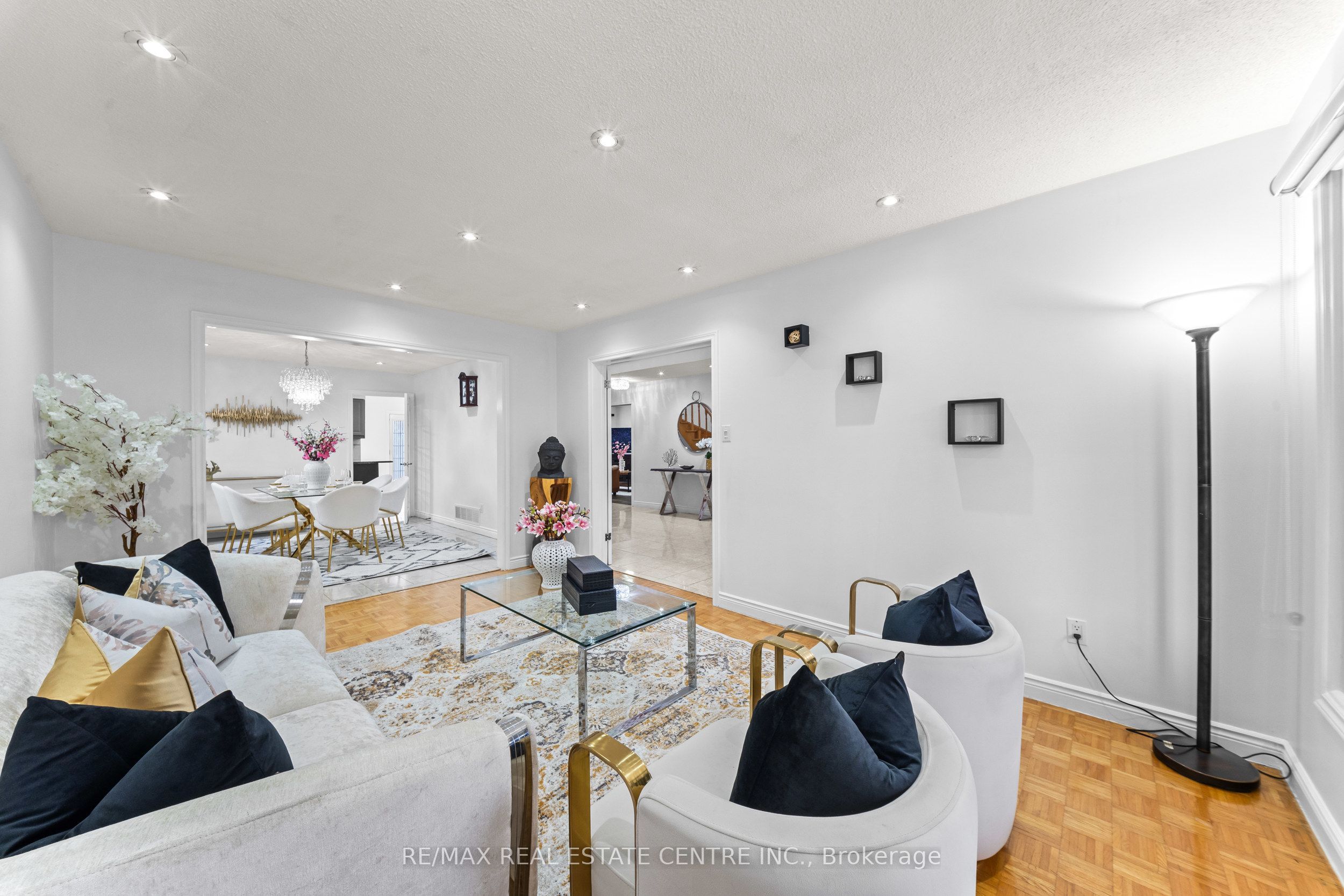 2 Hollyburn Court Property Photo 10