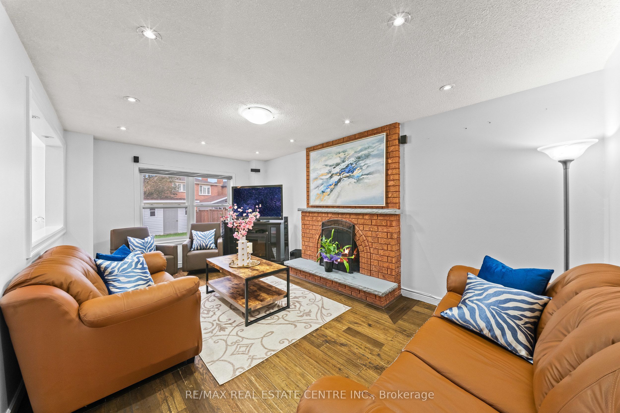 2 Hollyburn Court Property Photo 13