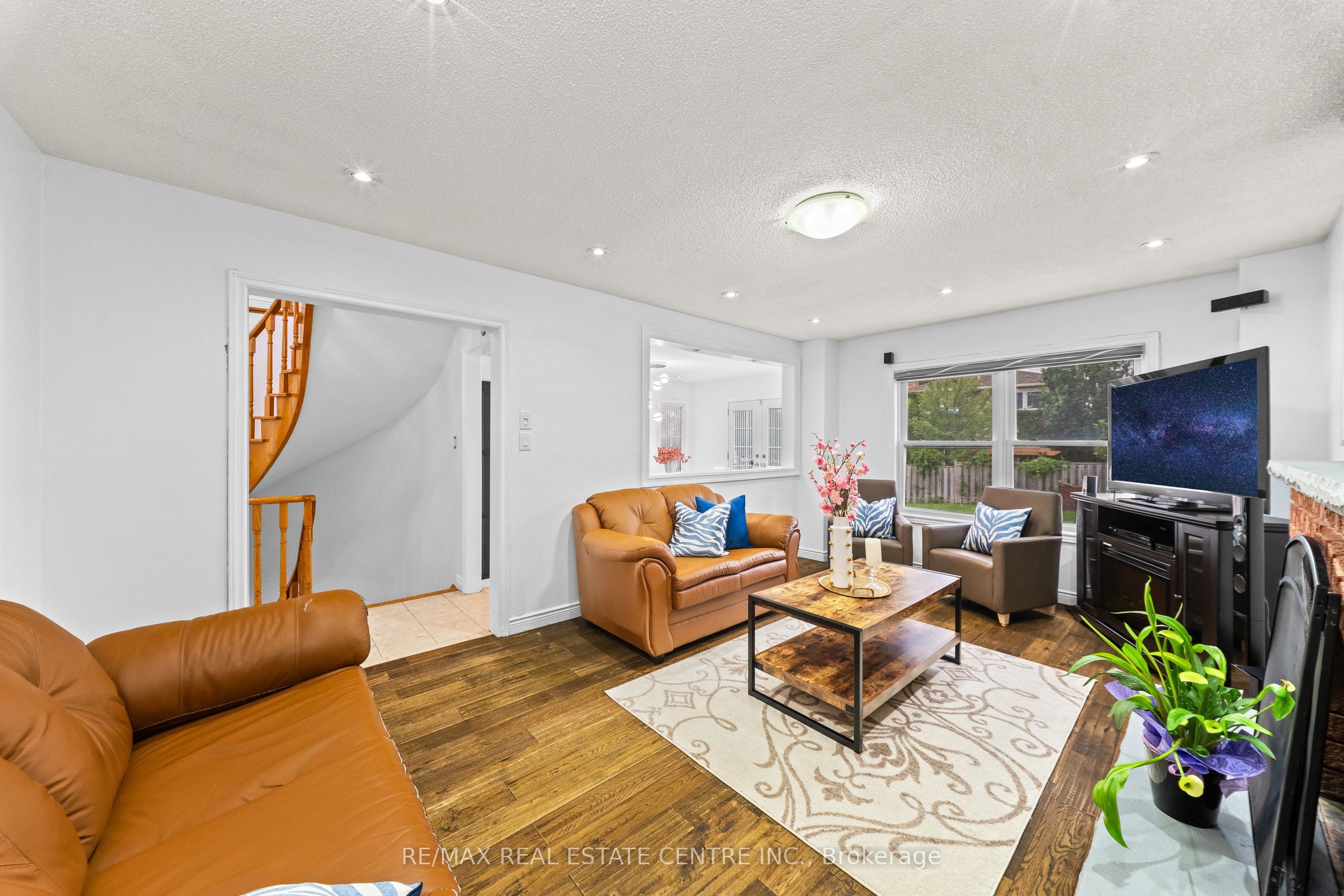 2 Hollyburn Court Property Photo 14