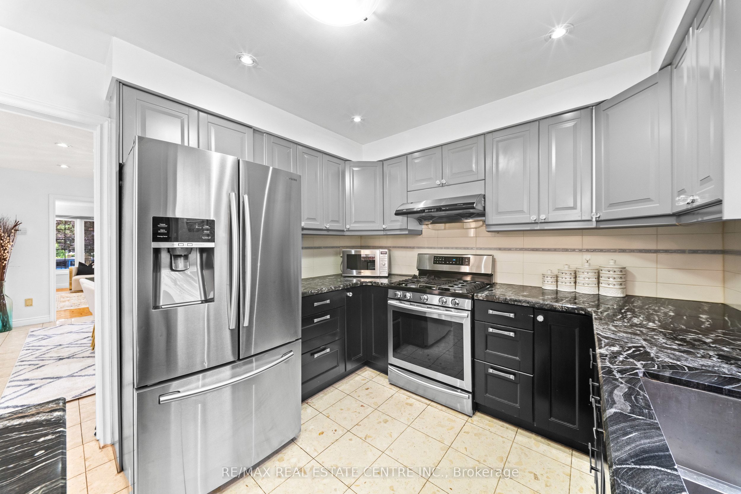 2 Hollyburn Court Property Photo 18