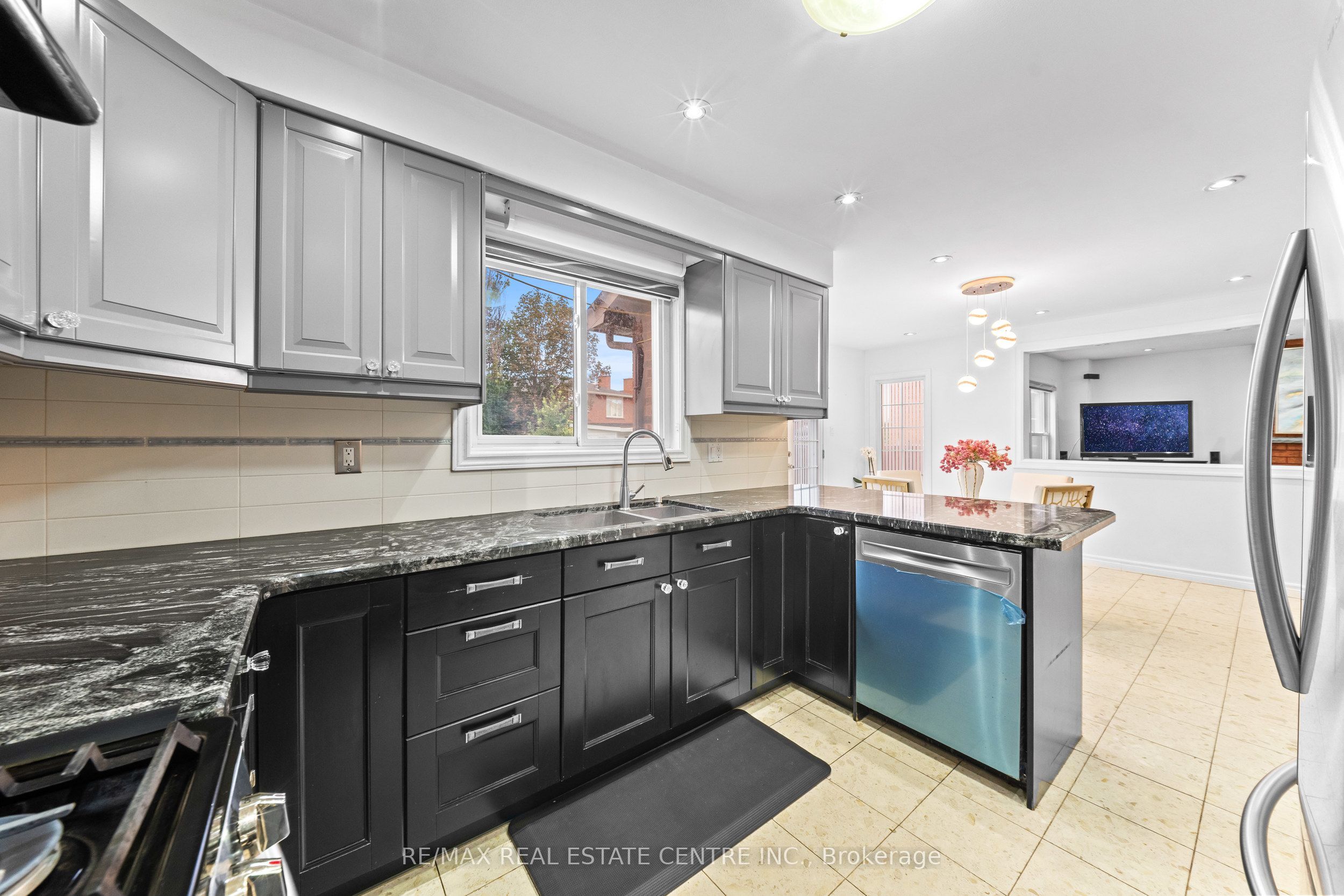 2 Hollyburn Court Property Photo 19