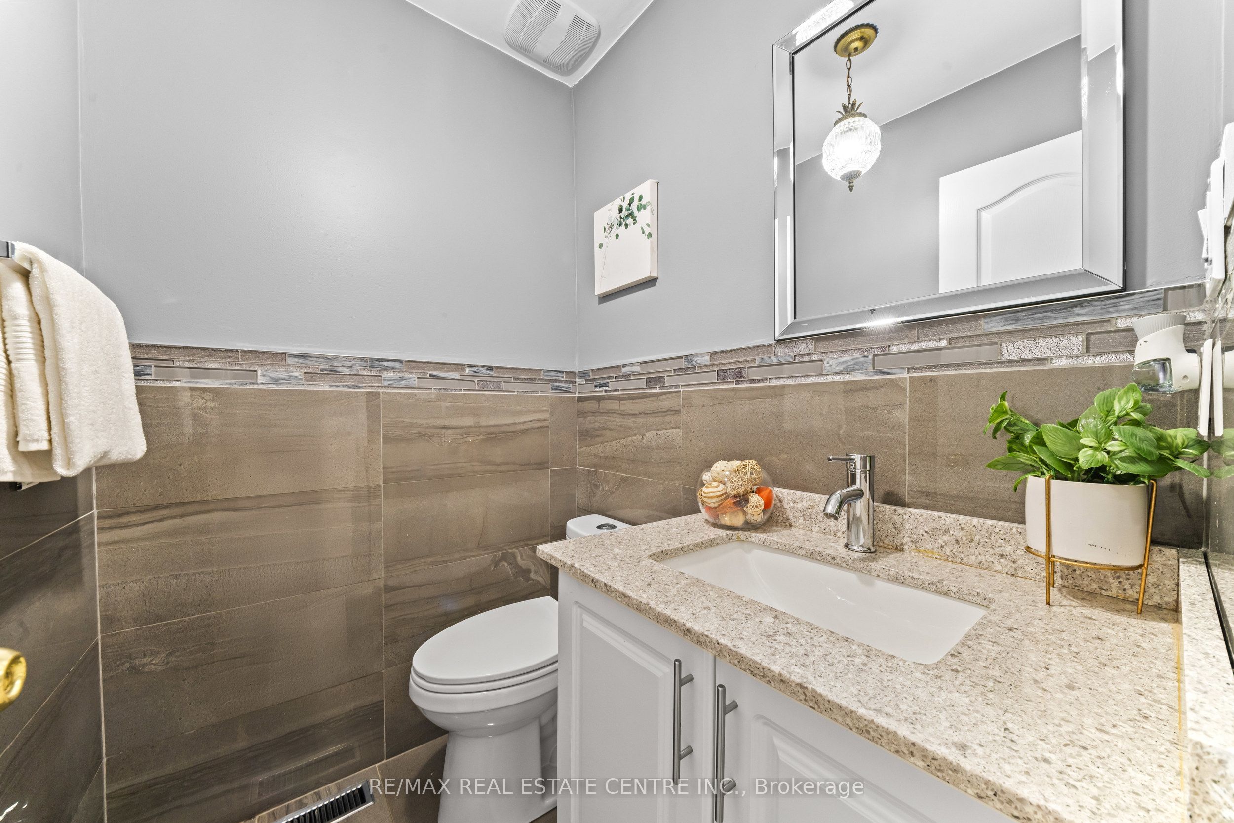 2 Hollyburn Court Property Photo 20